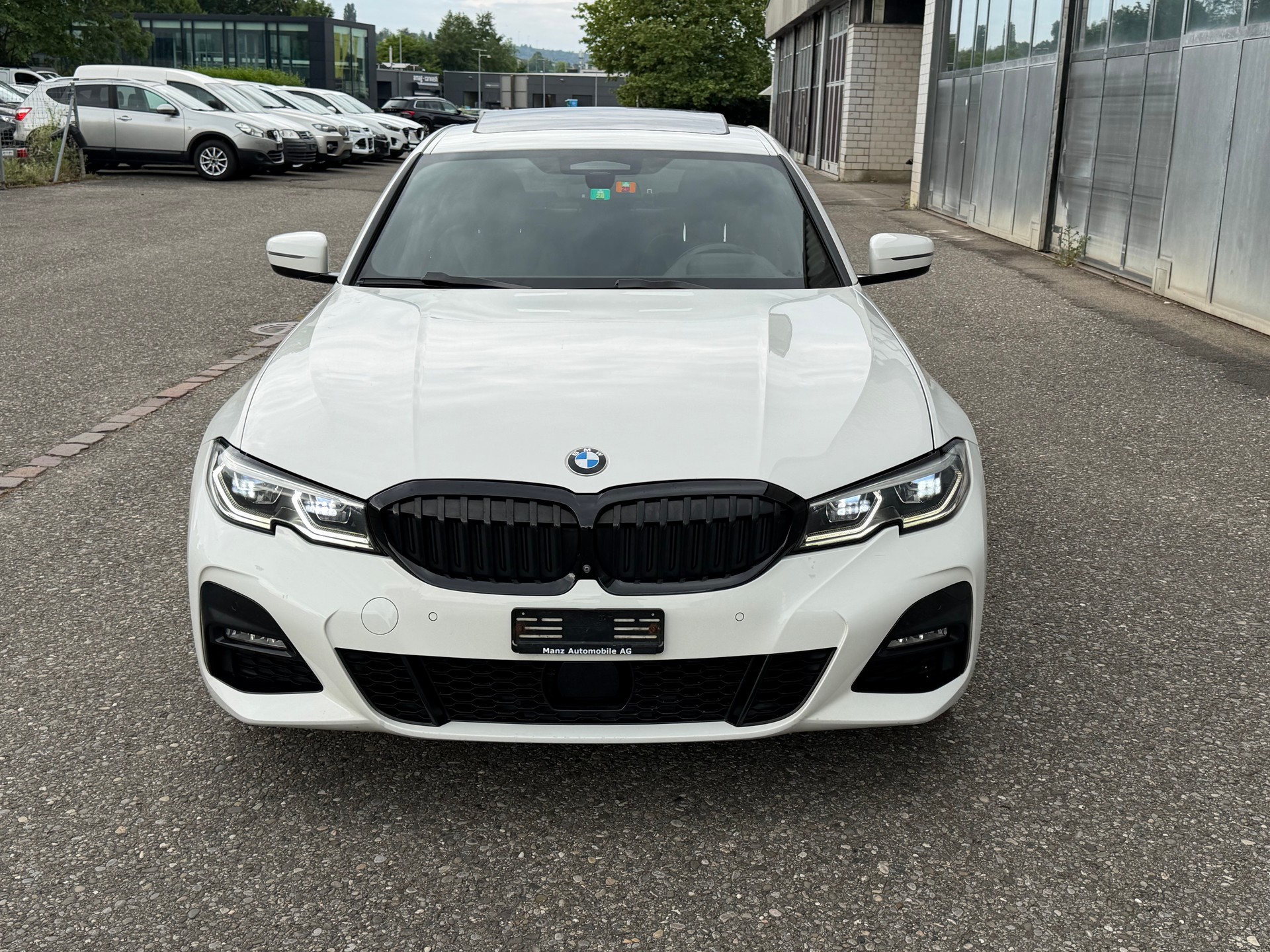 BMW 320d xDrive M Sport Steptronic-image-4