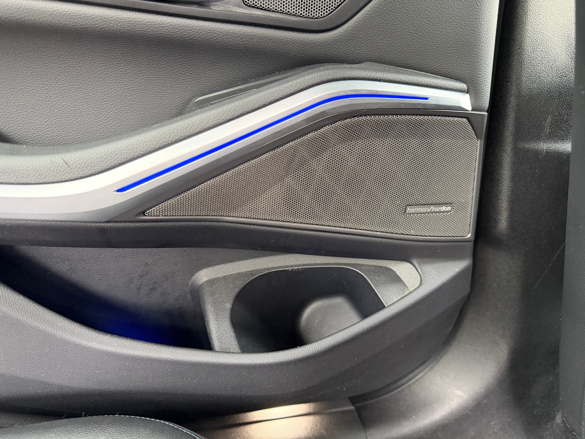 BMW 320d xDrive M Sport Steptronic-image-9