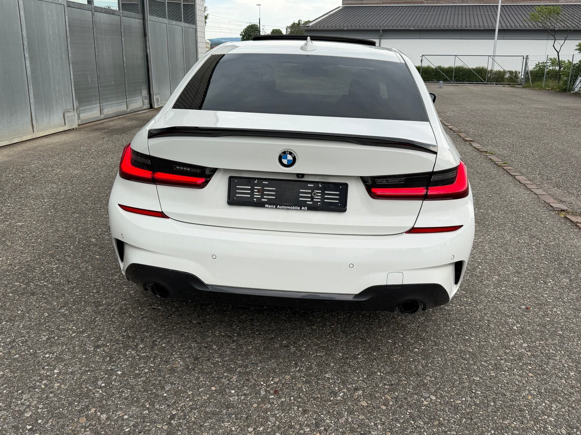 BMW 320d xDrive M Sport Steptronic-image-2