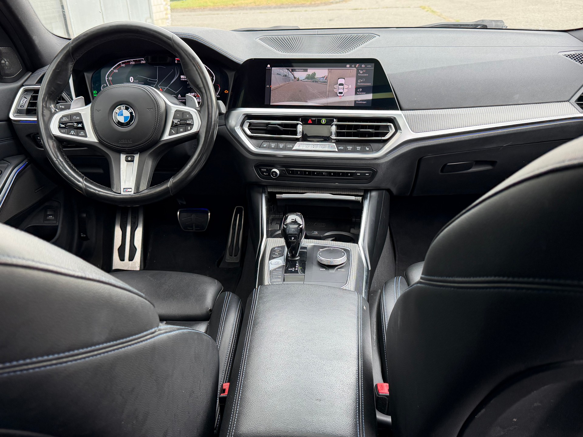 BMW 320d xDrive M Sport Steptronic-image-11