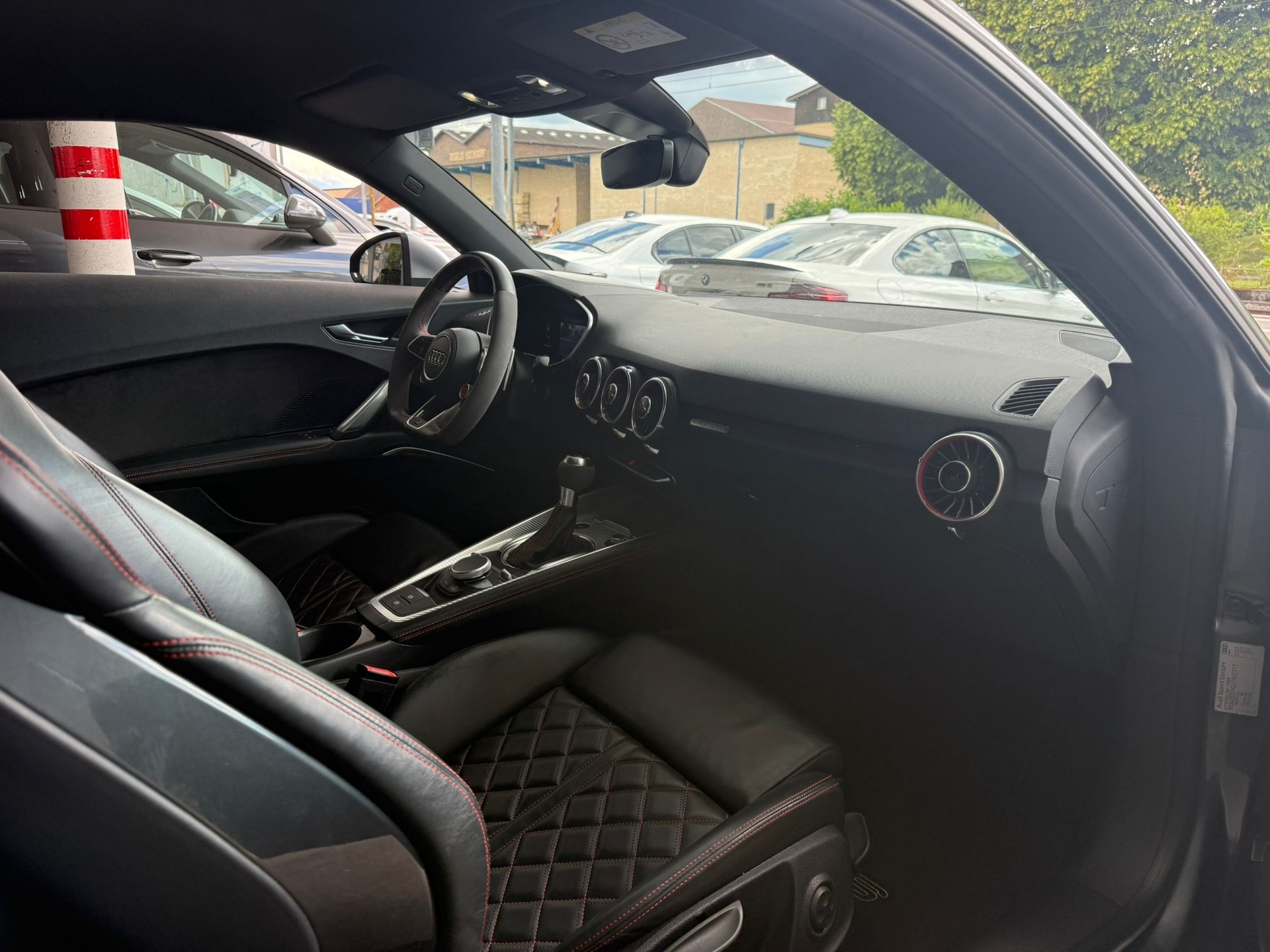 AUDI TT RS Coupé *Bang & Olufsen* *Rückfahrkamera* *CH-Fahrzeug* 2.5 TFSI quattro S-tronic-image-10