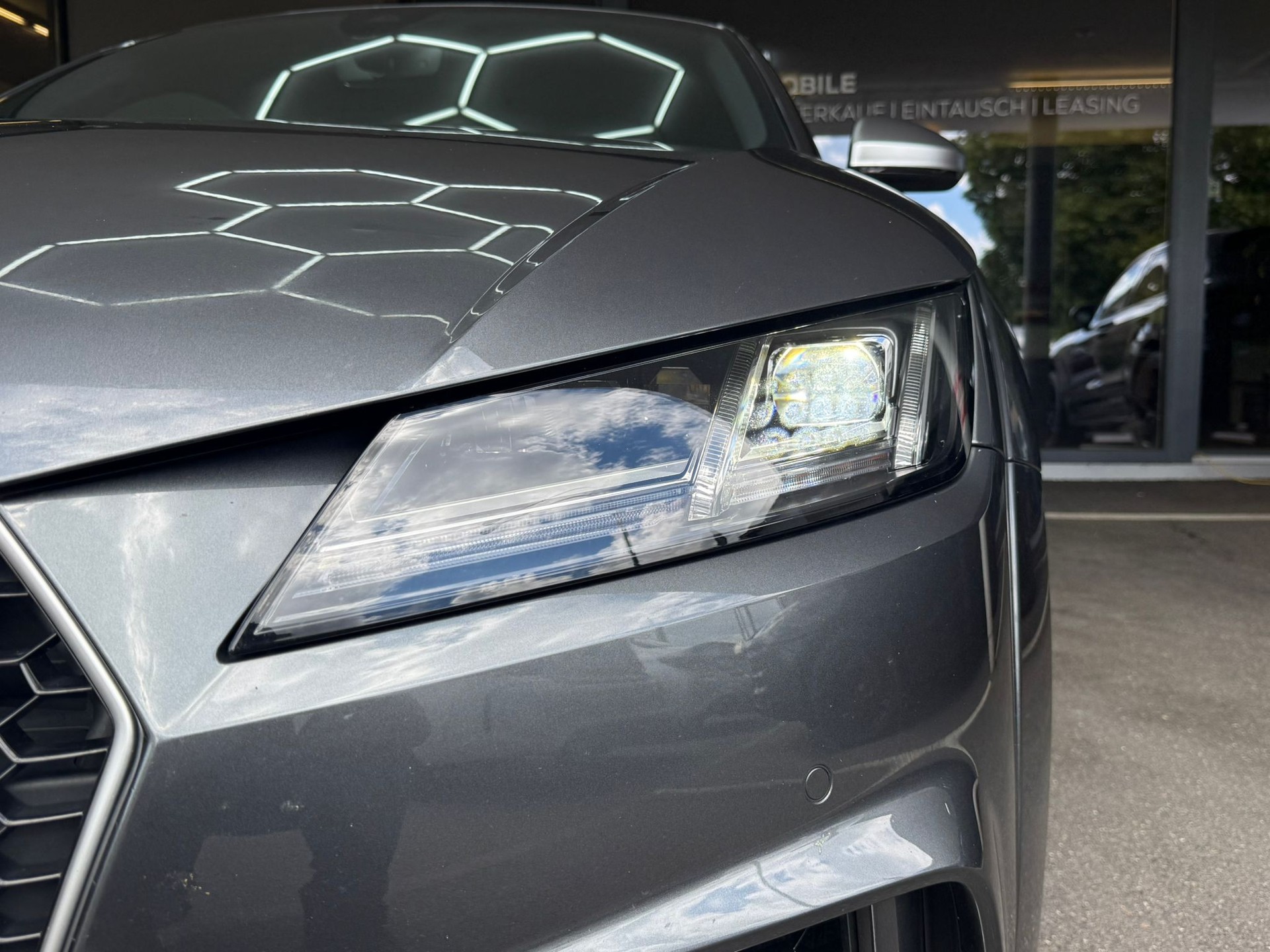 AUDI TT RS Coupé *Bang & Olufsen* *Rückfahrkamera* *CH-Fahrzeug* 2.5 TFSI quattro S-tronic-image-3