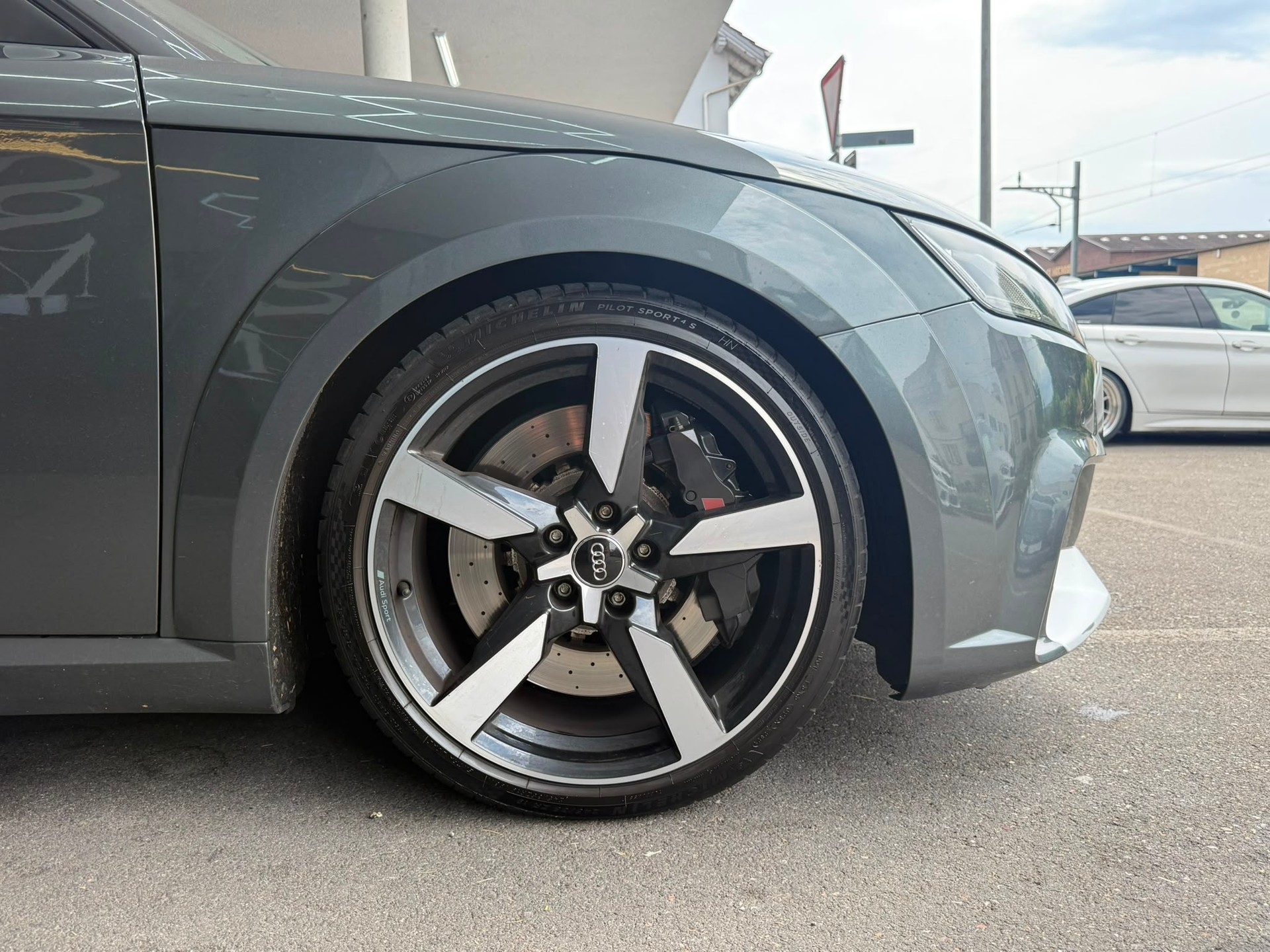 AUDI TT RS Coupé *Bang & Olufsen* *Rückfahrkamera* *CH-Fahrzeug* 2.5 TFSI quattro S-tronic-image-4