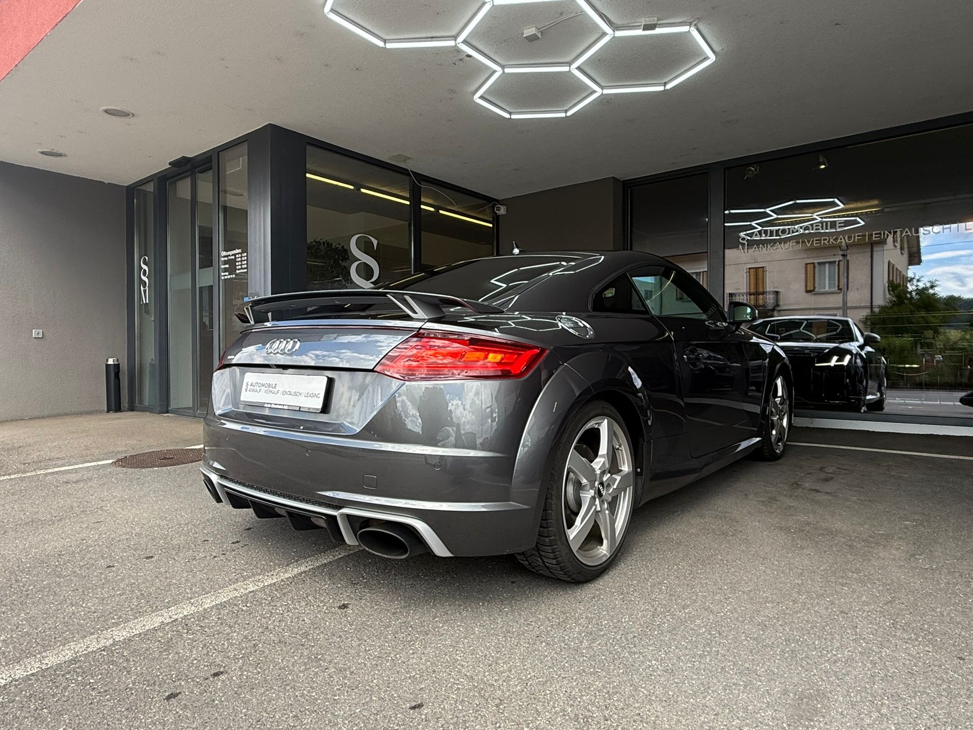 AUDI TT RS Coupé *Bang & Olufsen* *Rückfahrkamera* *CH-Fahrzeug* 2.5 TFSI quattro S-tronic-image-6