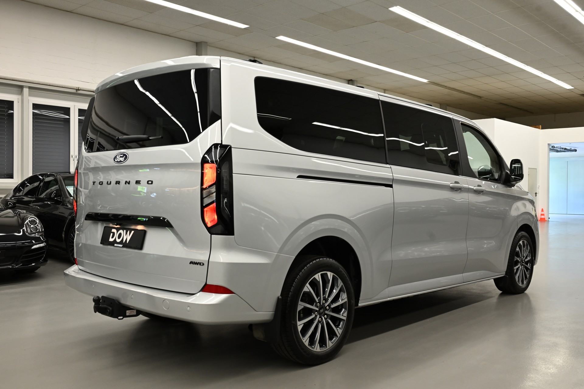 FORD Tourneo Custom 320 L2 2.0 EcoBlue 170 Titanium X 4x4-image-4