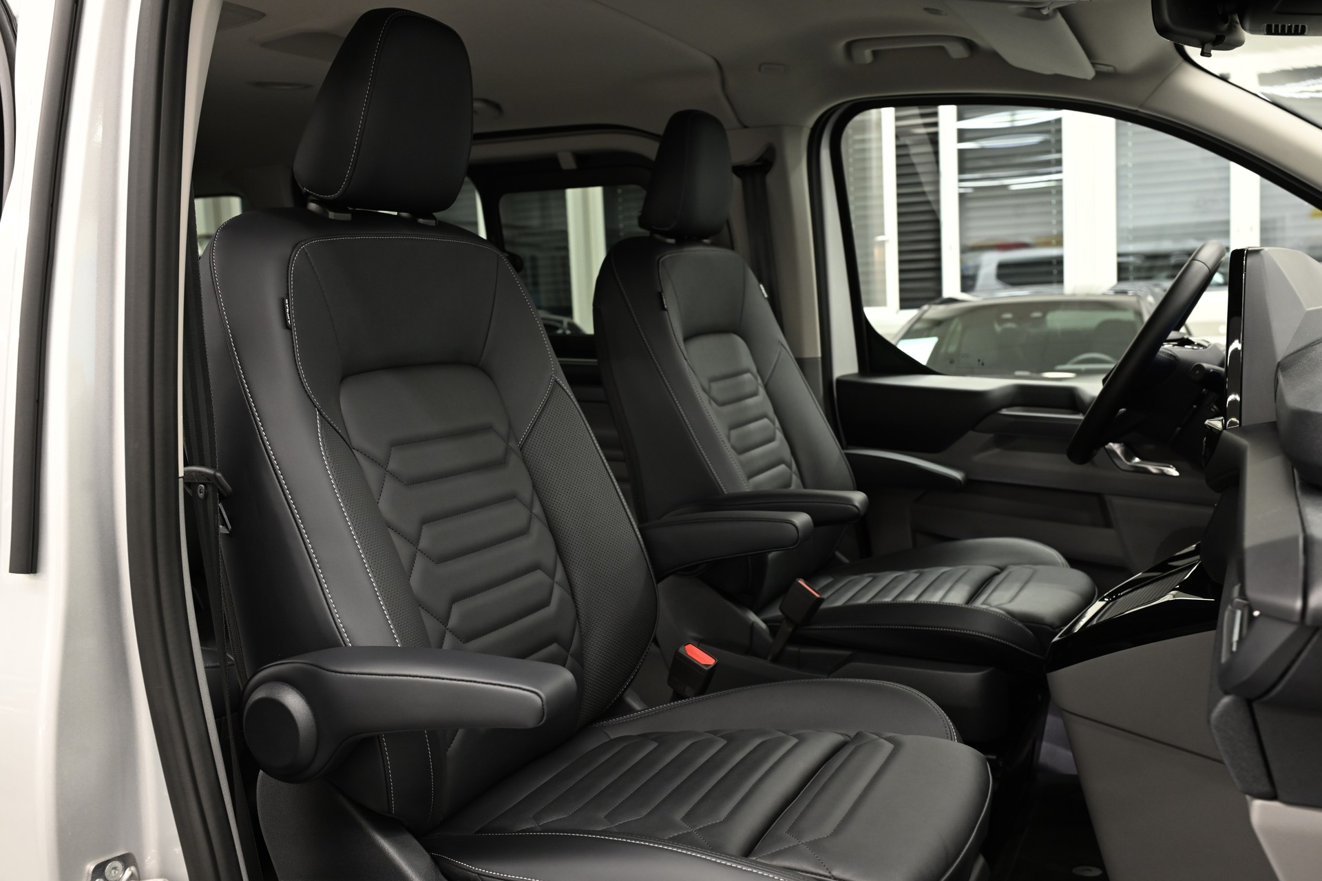 FORD Tourneo Custom 320 L2 2.0 EcoBlue 170 Titanium X 4x4-image-13