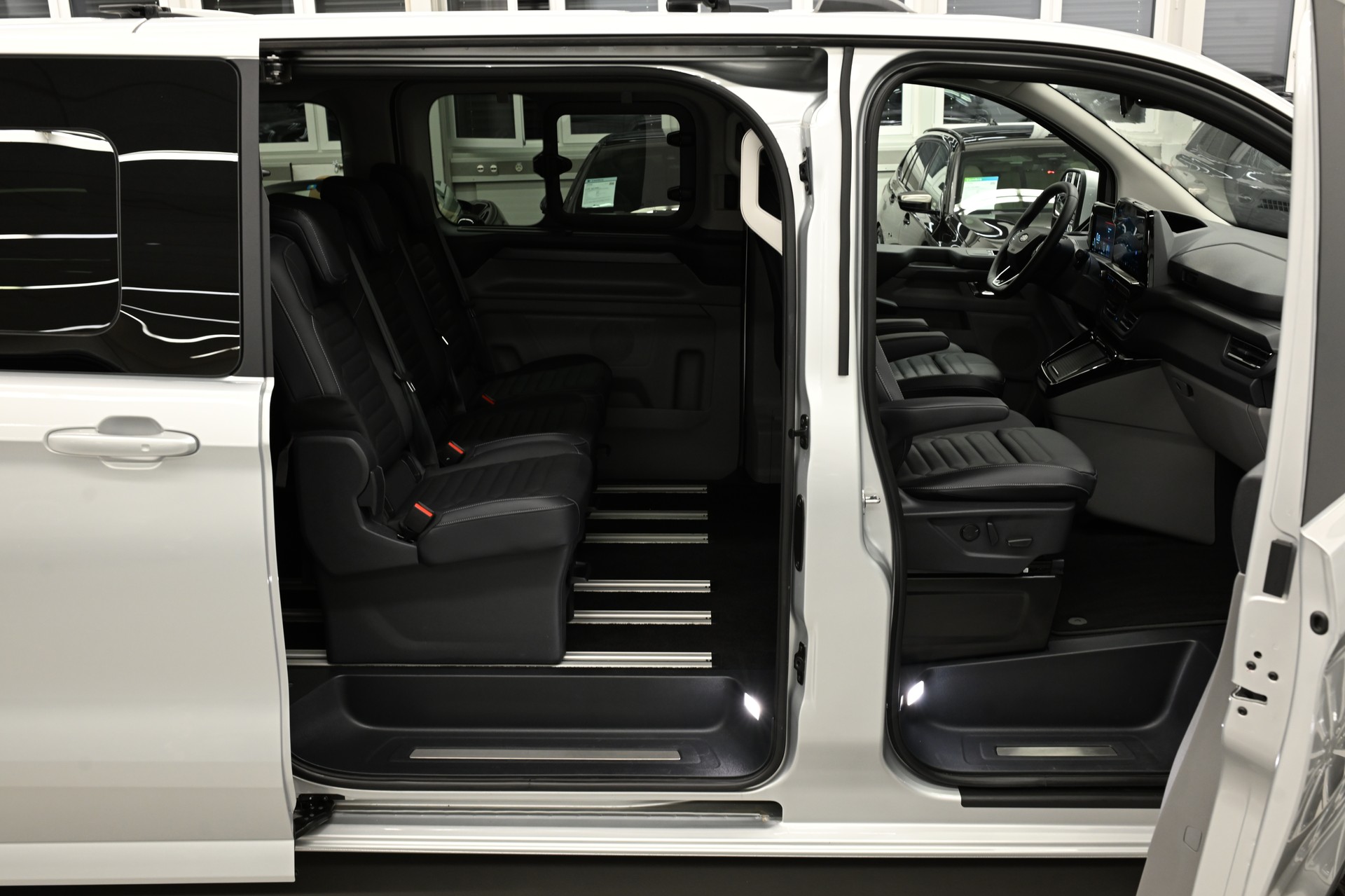 FORD Tourneo Custom 320 L2 2.0 EcoBlue 170 Titanium X 4x4-image-11