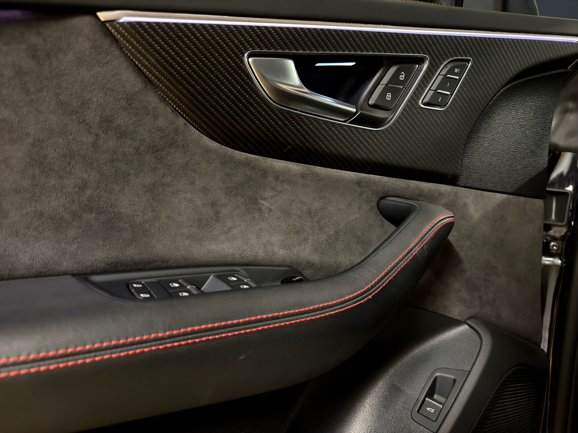 AUDI RSQ8 quattro tiptronic-image-9