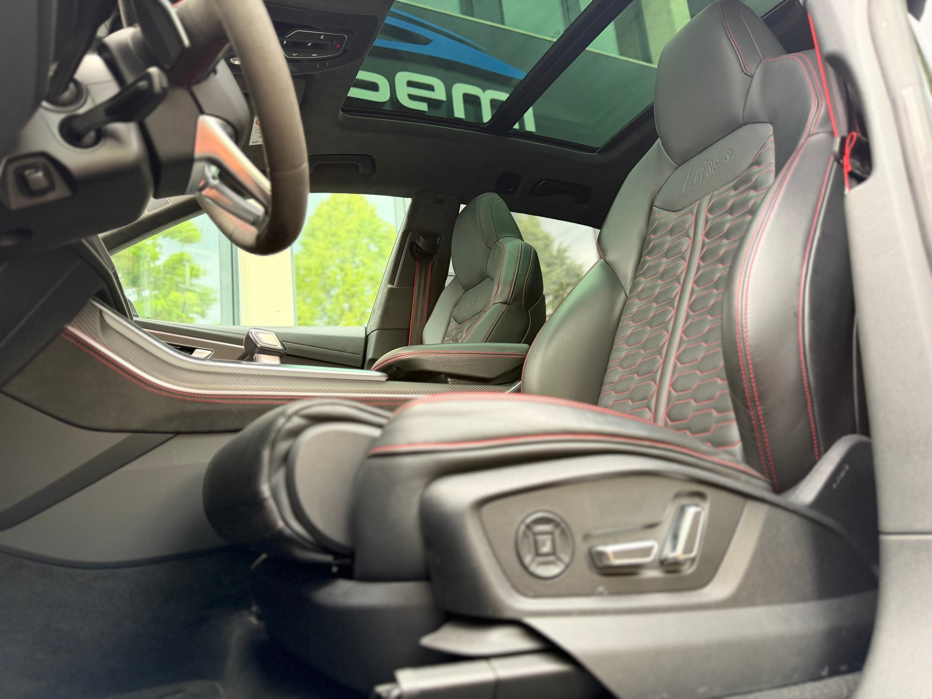 AUDI RSQ8 quattro tiptronic-image-9