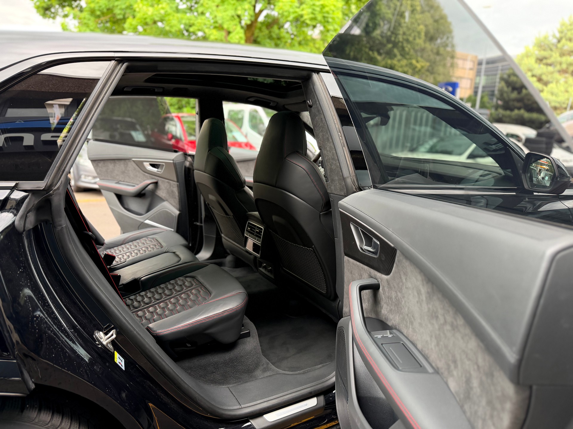 AUDI RSQ8 quattro tiptronic-image-12