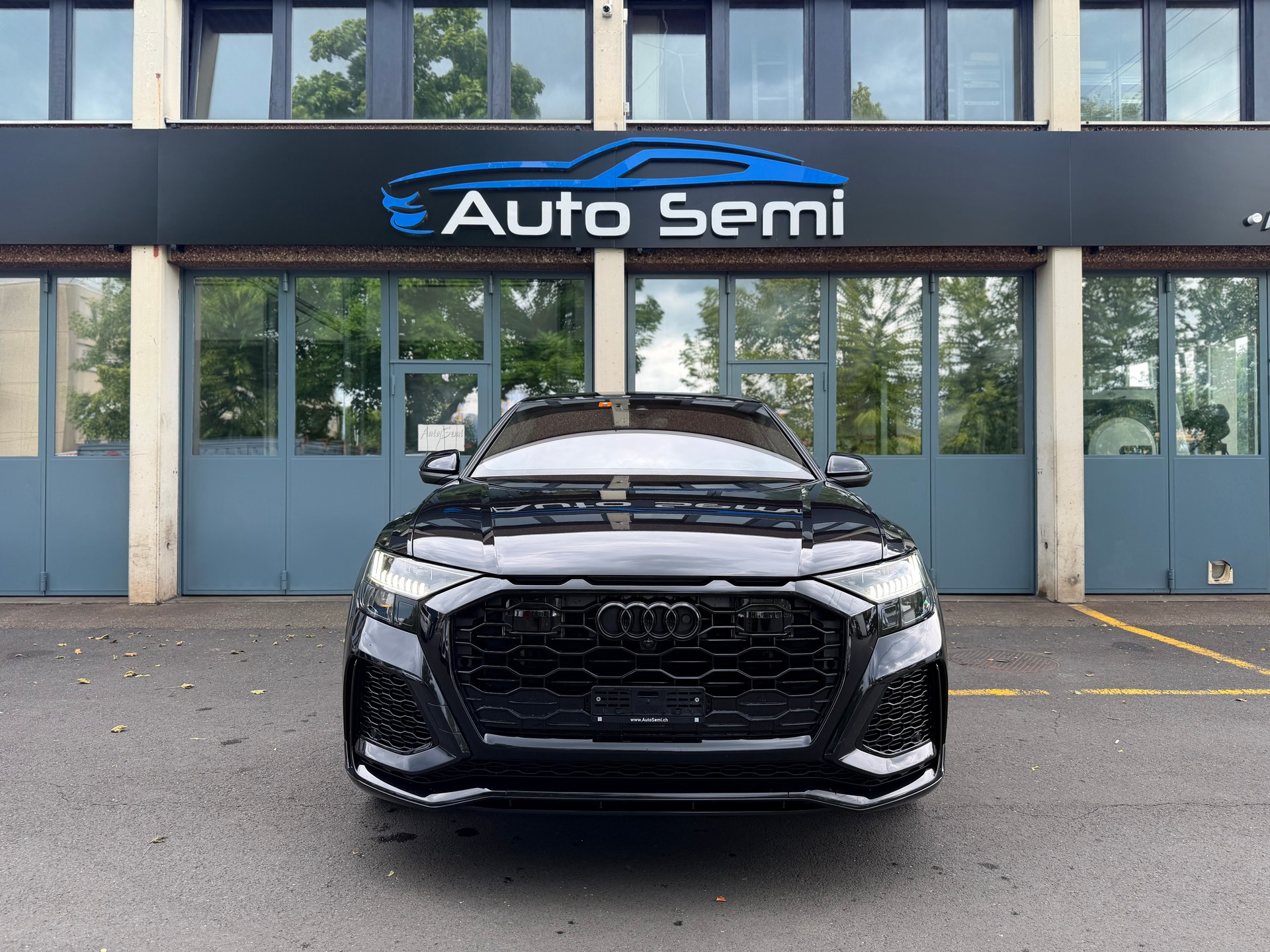 AUDI RSQ8 quattro tiptronic-image-1