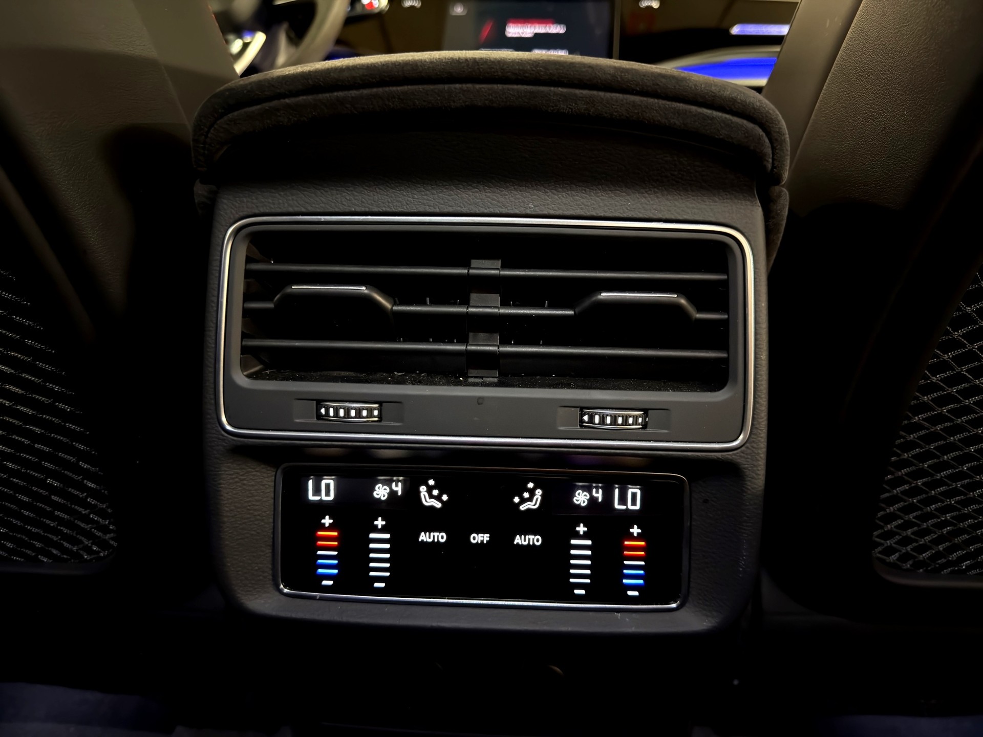 AUDI RSQ8 quattro tiptronic-image-23