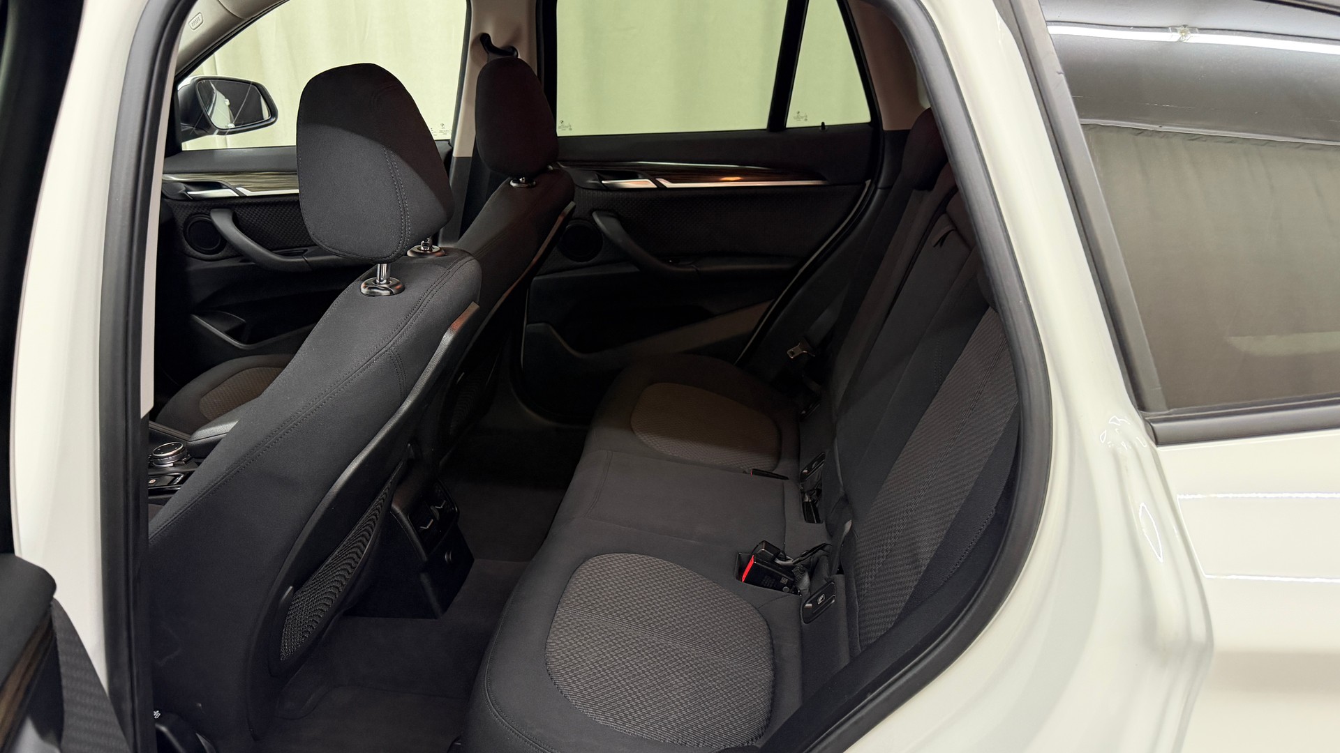 BMW X1 xDrive 20i Steptronic-image-13