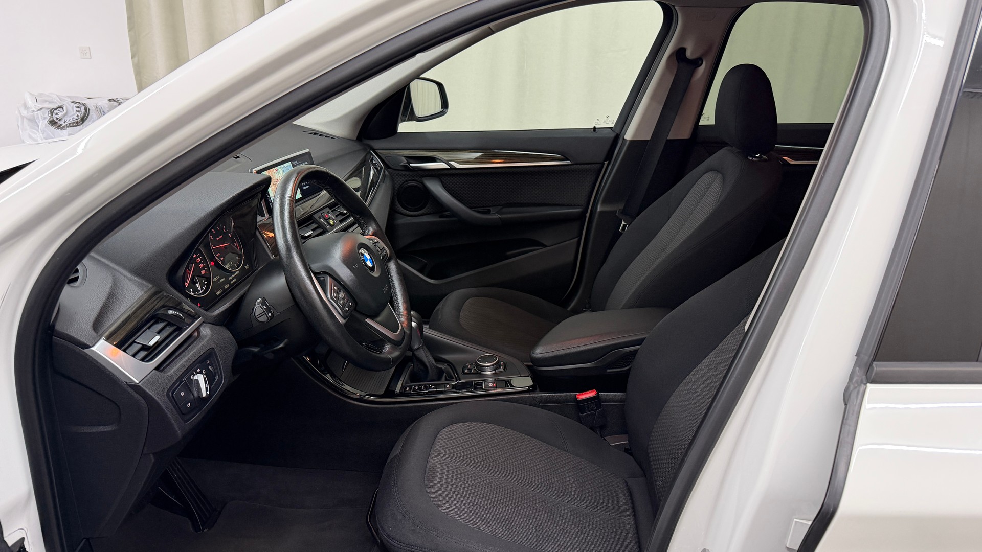 BMW X1 xDrive 20i Steptronic-image-6