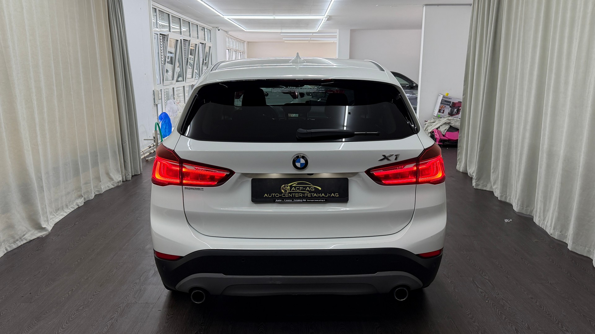 BMW X1 xDrive 20i Steptronic-image-4