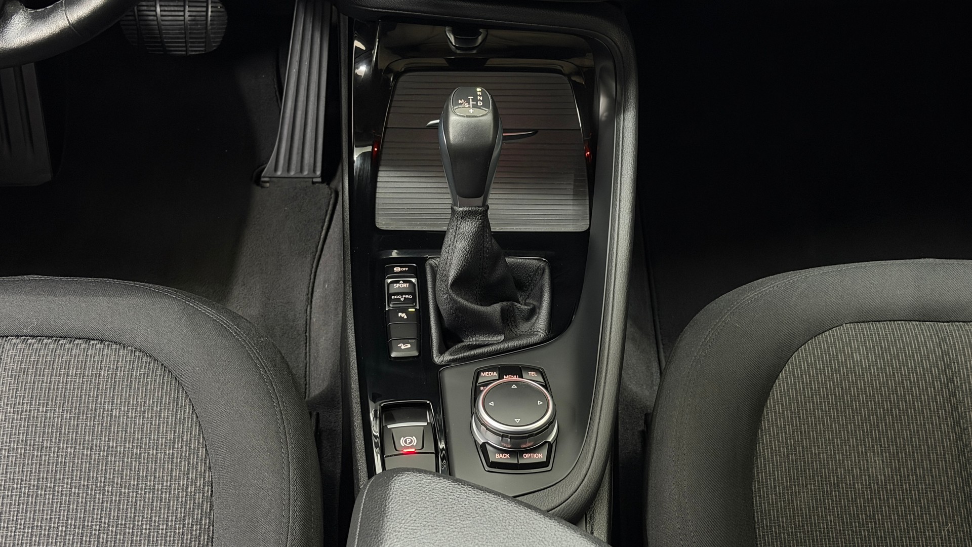 BMW X1 xDrive 20i Steptronic-image-14