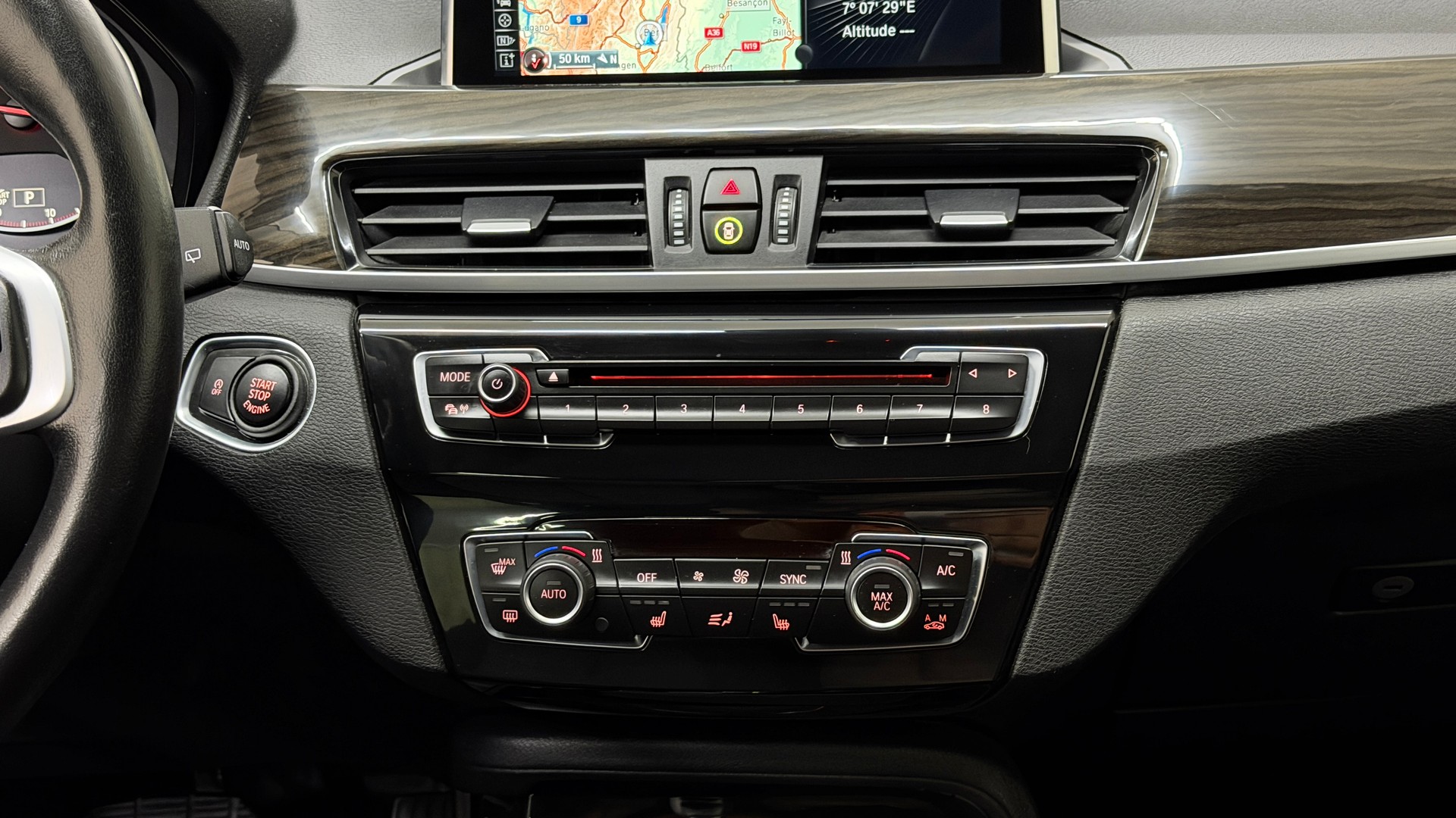 BMW X1 xDrive 20i Steptronic-image-10