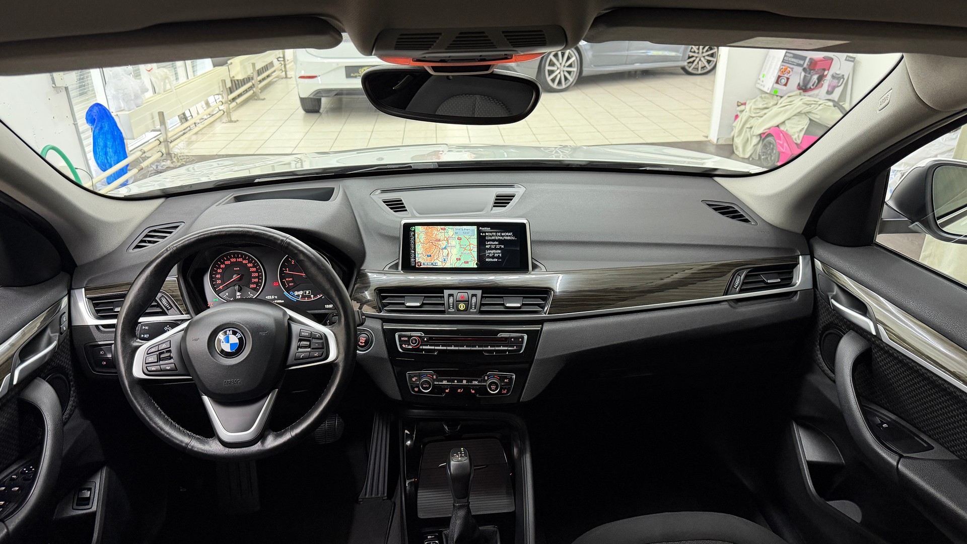 BMW X1 xDrive 20i Steptronic-image-7