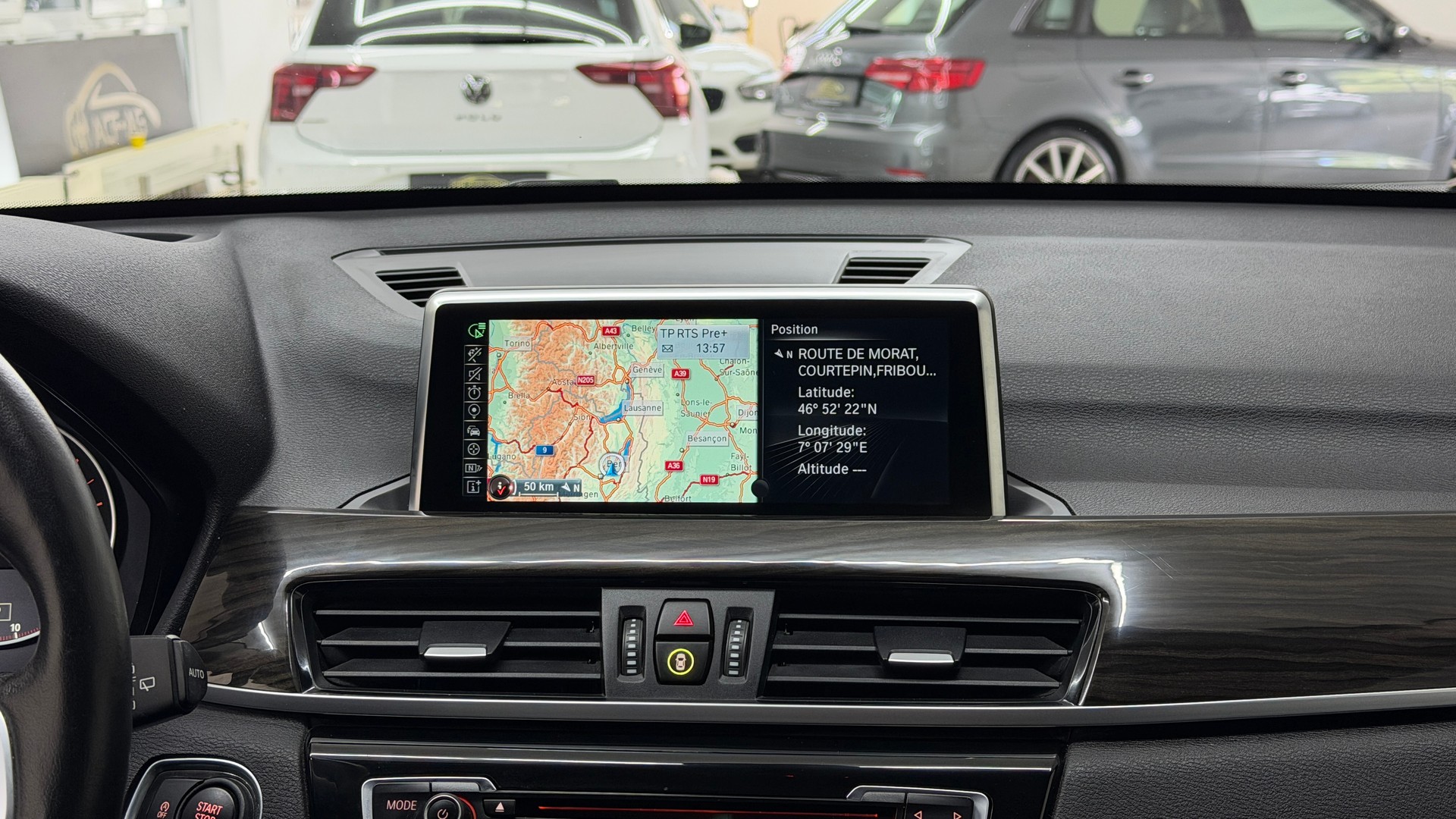 BMW X1 xDrive 20i Steptronic-image-9