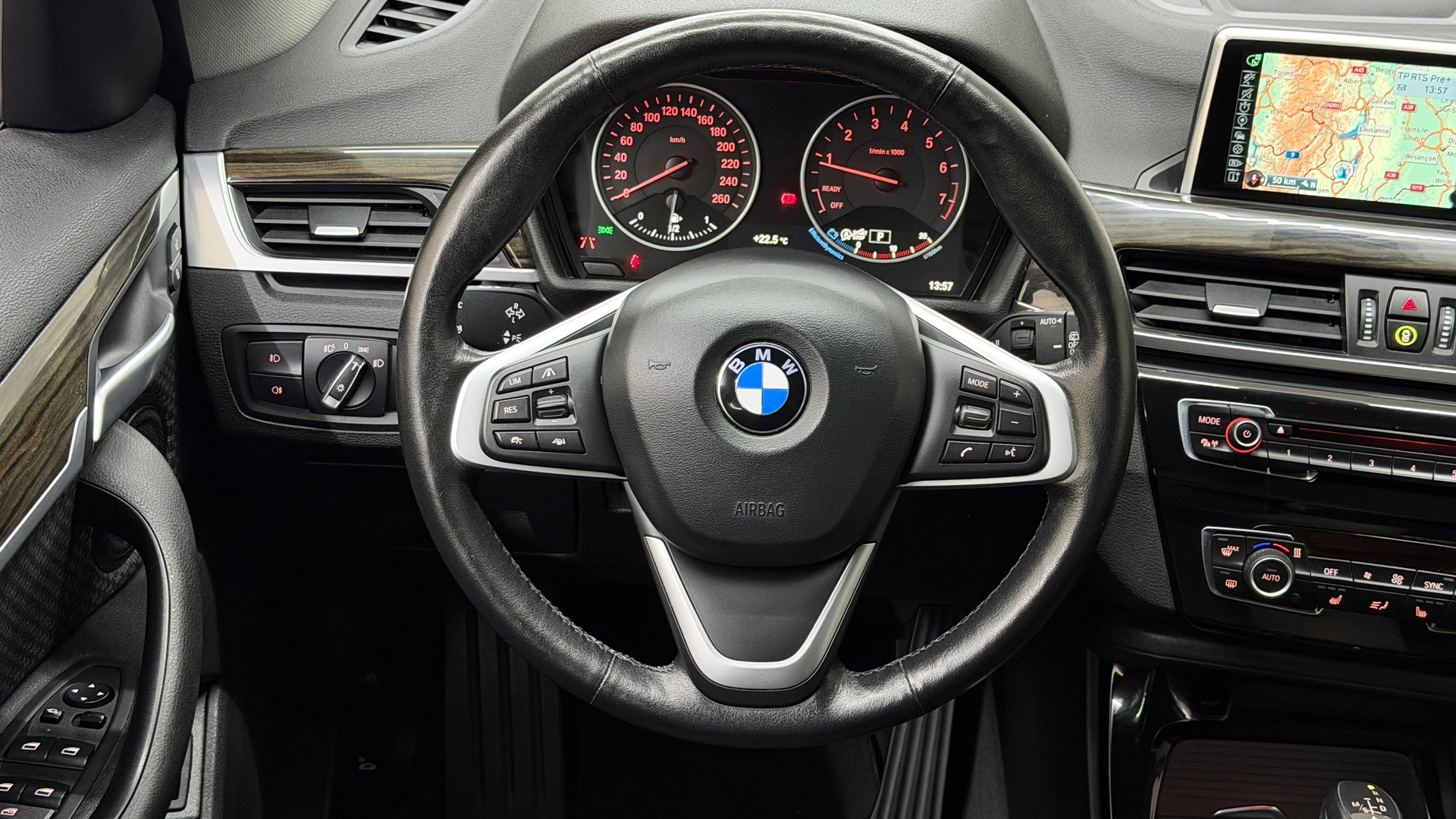 BMW X1 xDrive 20i Steptronic-image-8