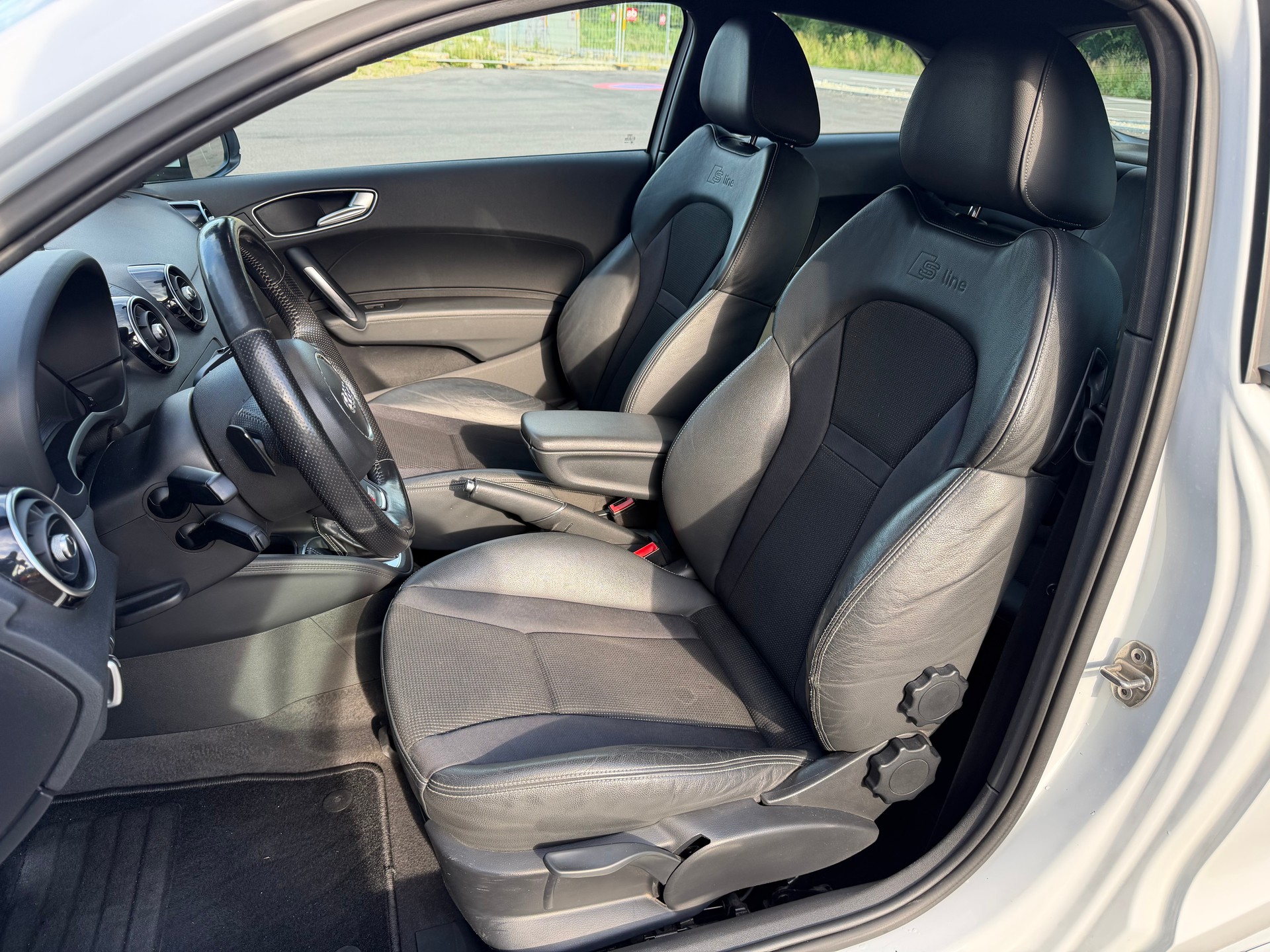 AUDI A1 Sport 1.4 TFSI Ambition S-tronic-image-16
