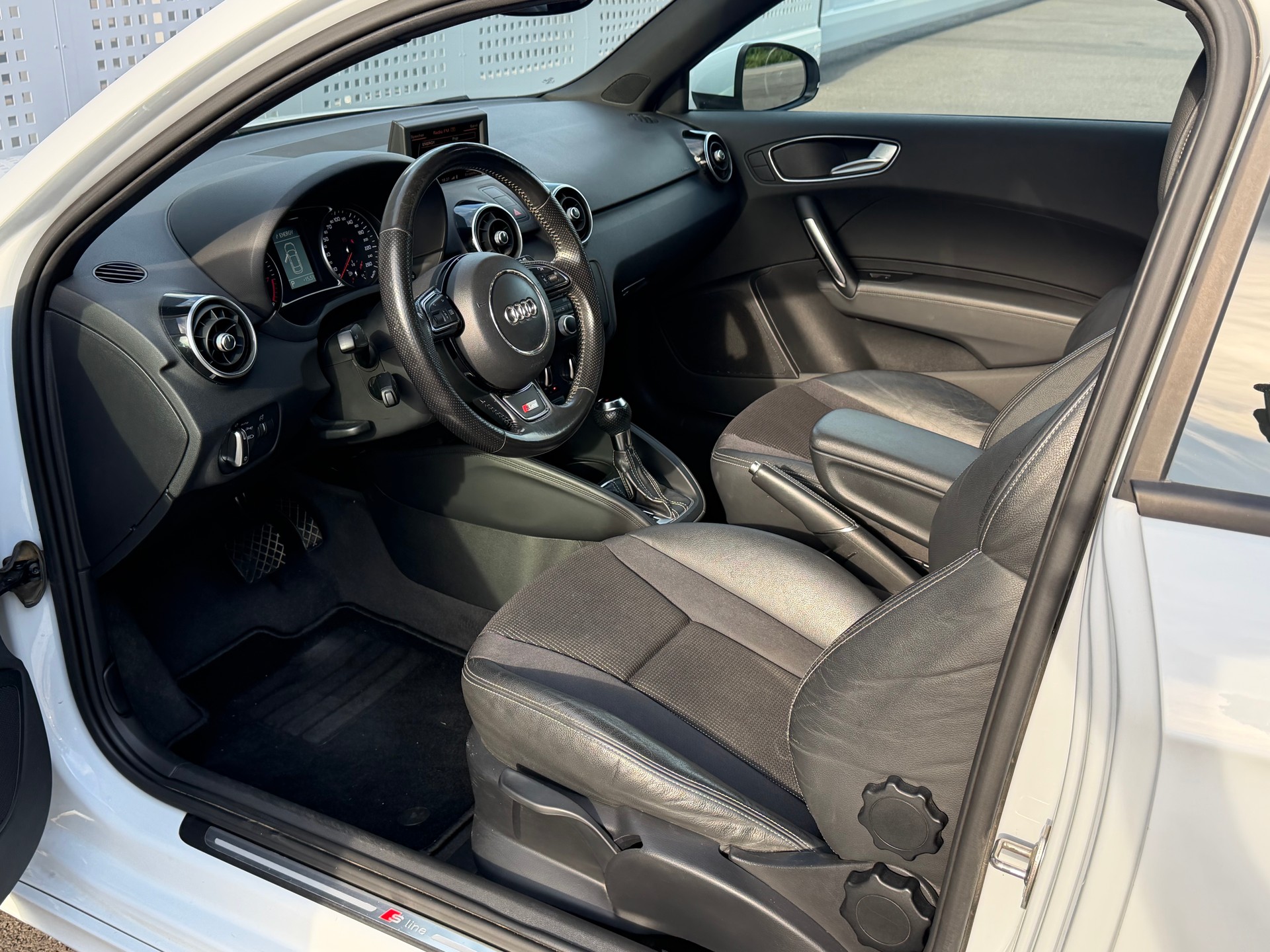 AUDI A1 Sport 1.4 TFSI Ambition S-tronic-image-17
