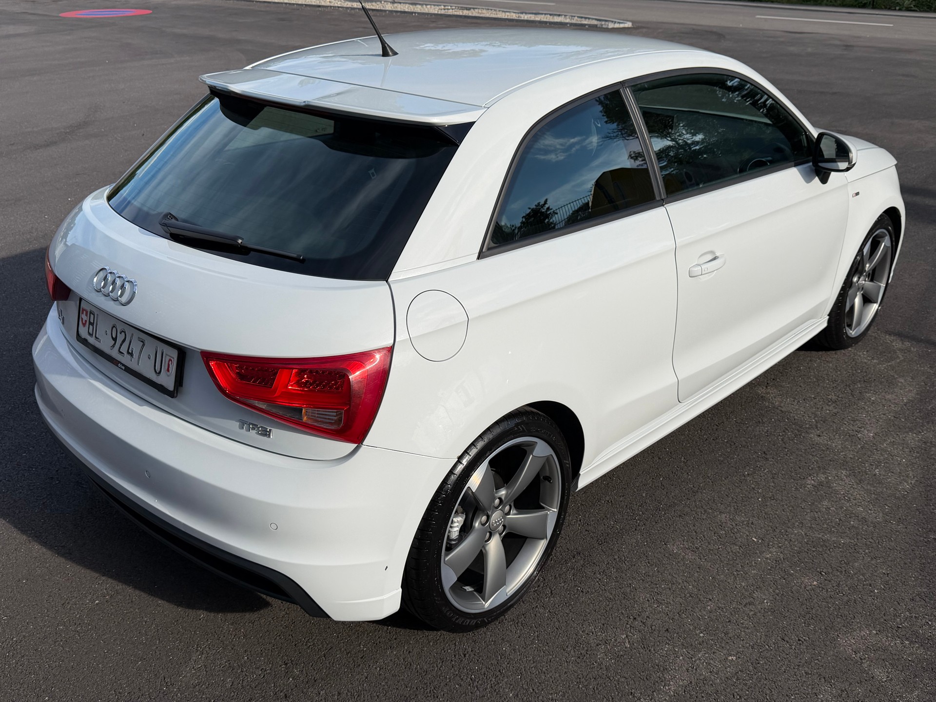 AUDI A1 Sport 1.4 TFSI Ambition S-tronic-image-2
