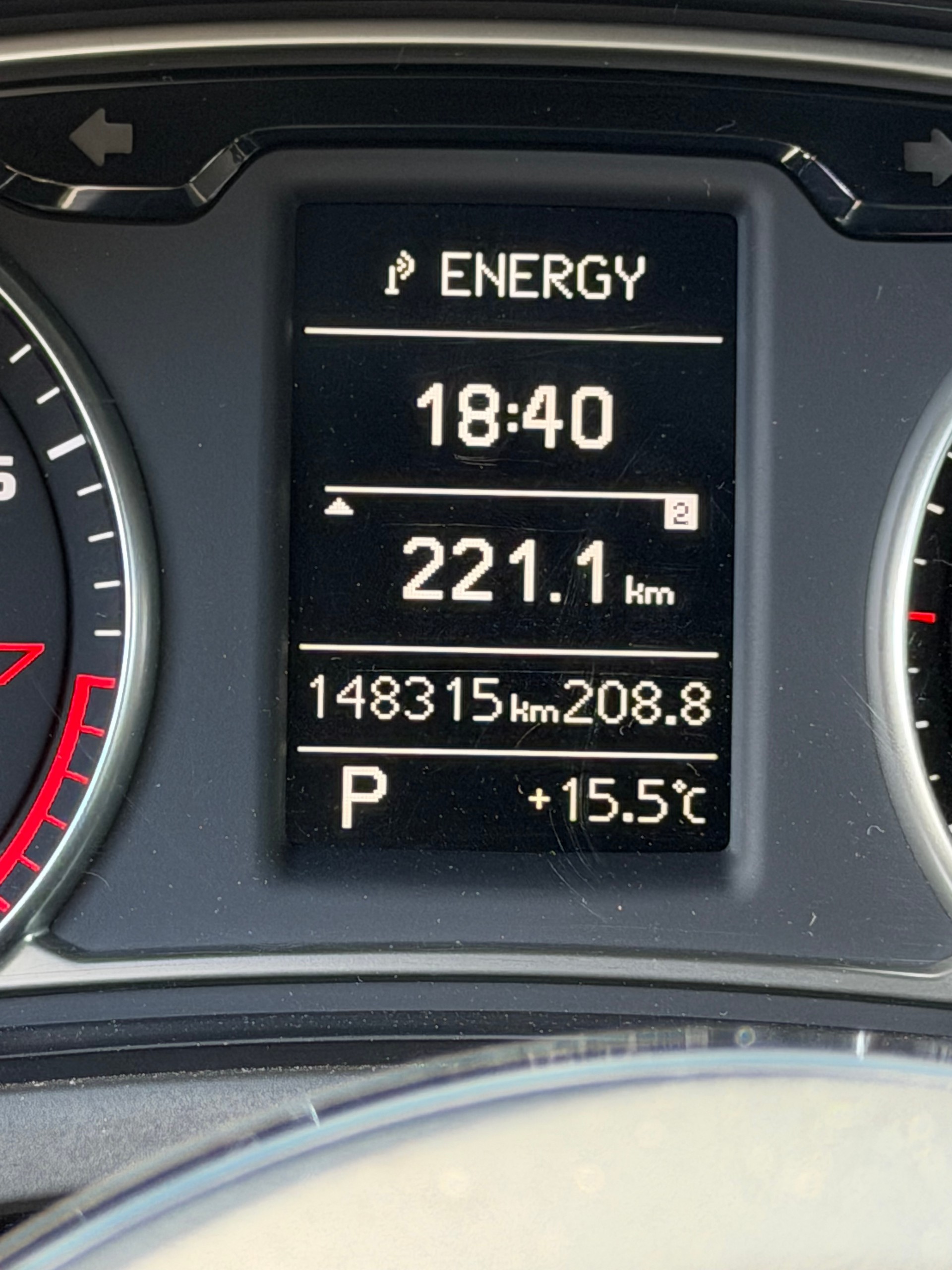 AUDI A1 Sport 1.4 TFSI Ambition S-tronic-image-12