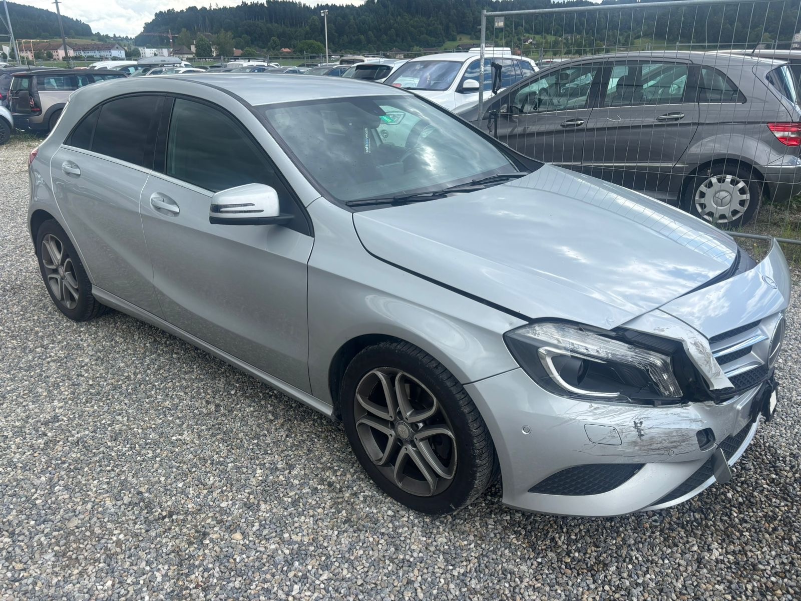 MERCEDES-BENZ A 180-image-2