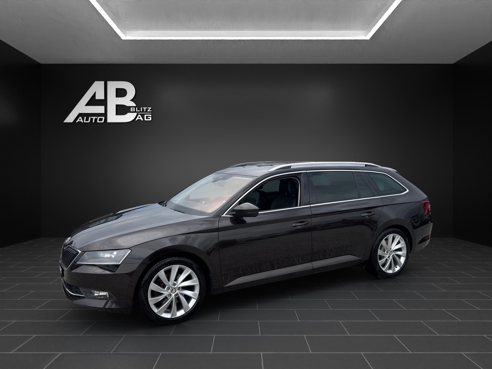 SKODA Superb Combi 2.0 TDi Style 4x4 DSG mit 190 PS-image-1