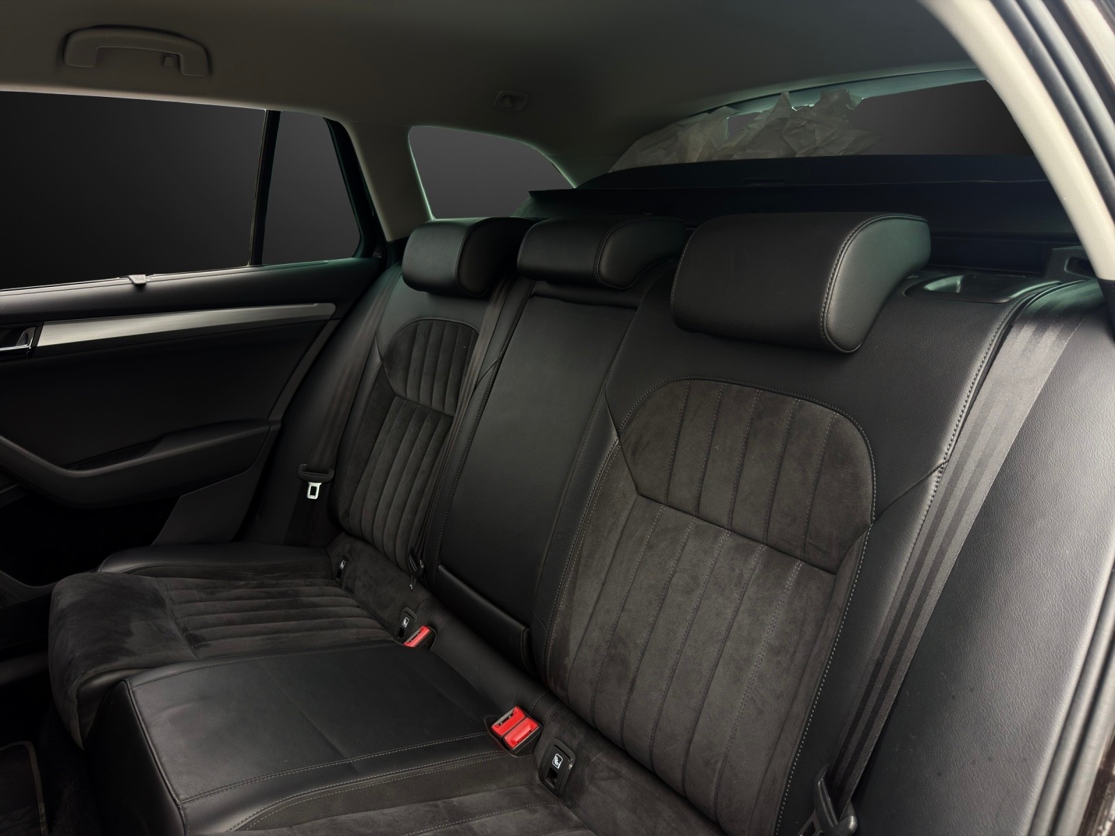 SKODA Superb Combi 2.0 TDi Style 4x4 DSG mit 190 PS-image-12