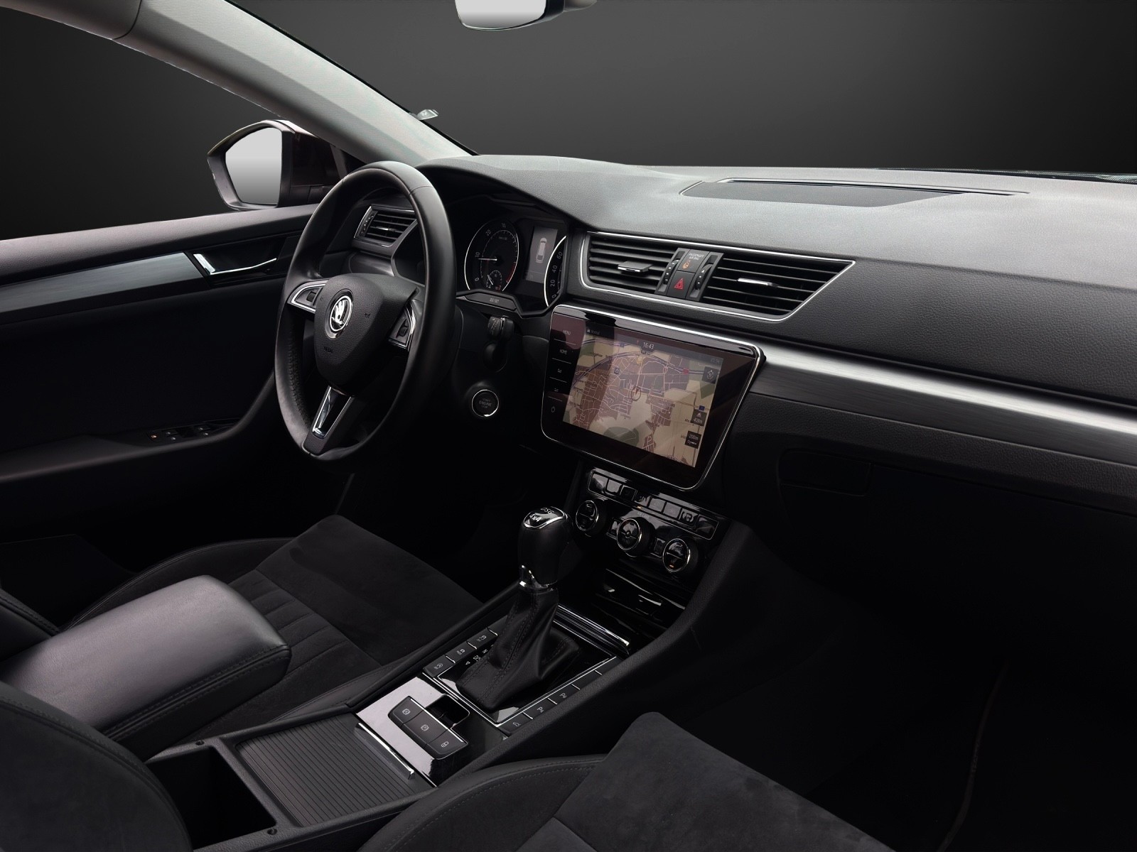 SKODA Superb Combi 2.0 TDi Style 4x4 DSG mit 190 PS-image-9