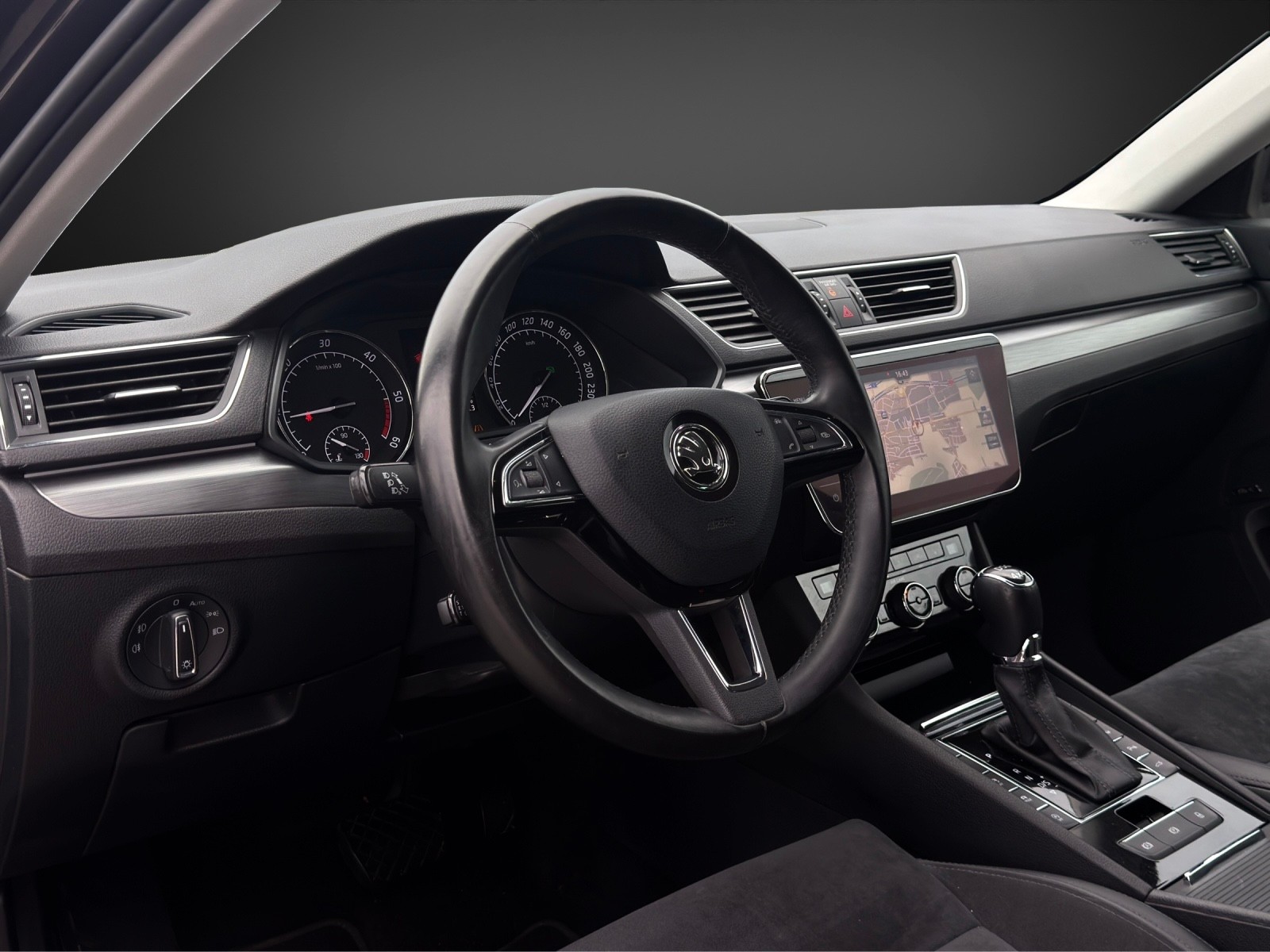 SKODA Superb Combi 2.0 TDi Style 4x4 DSG mit 190 PS-image-7