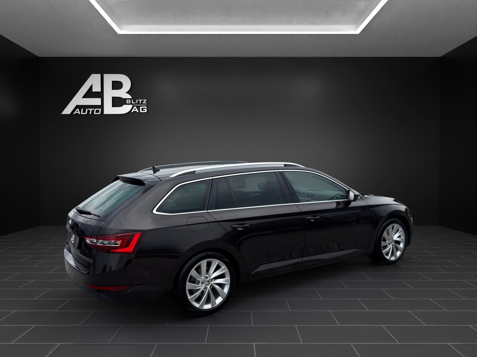 SKODA Superb Combi 2.0 TDi Style 4x4 DSG mit 190 PS-image-4
