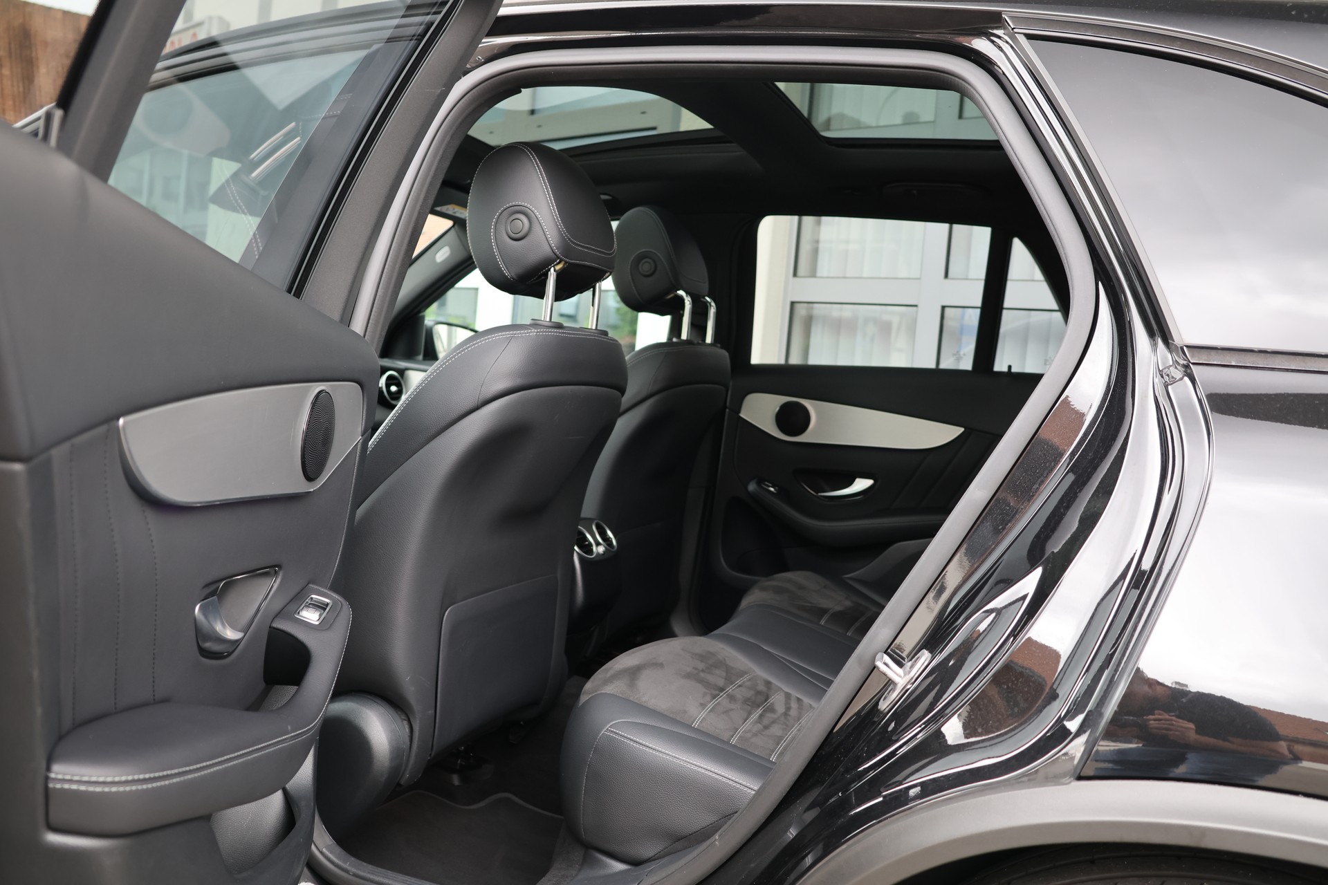 MERCEDES-BENZ GLC 220 d AMG Line 4Matic 9G-Tronic (CH) + 2.5T AHK-image-12