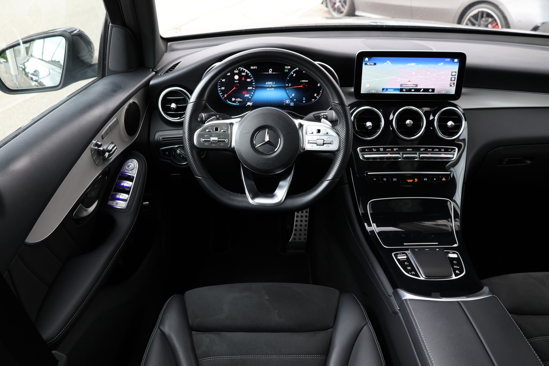 MERCEDES-BENZ GLC 220 d AMG Line 4Matic 9G-Tronic (CH) + 2.5T AHK-image-13