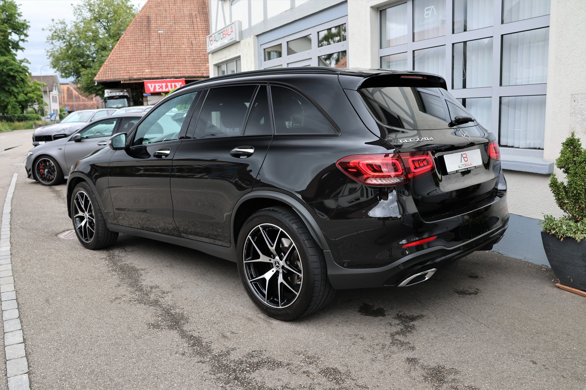 MERCEDES-BENZ GLC 220 d AMG Line 4Matic 9G-Tronic (CH) + 2.5T AHK-image-6