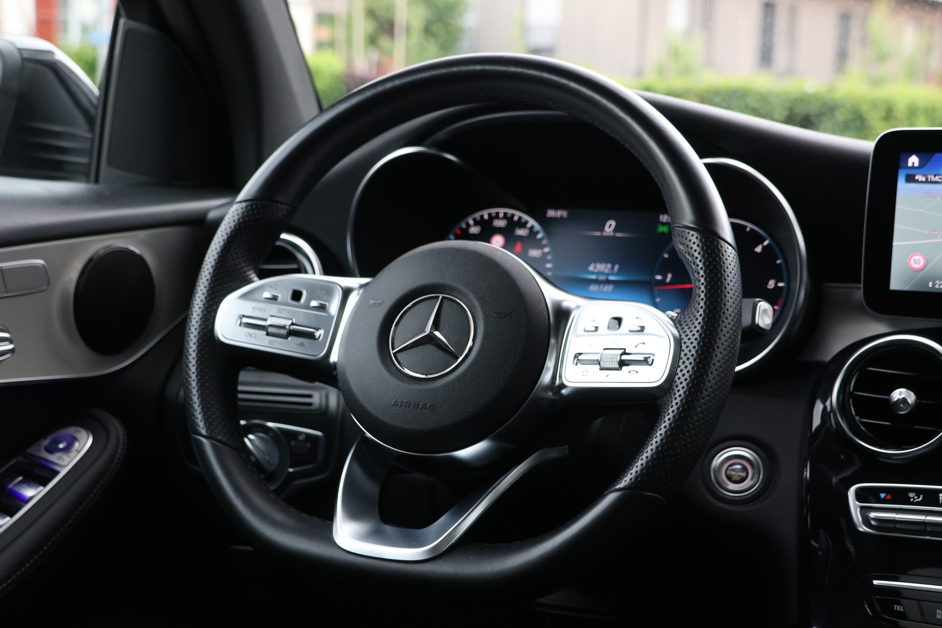 MERCEDES-BENZ GLC 220 d AMG Line 4Matic 9G-Tronic (CH) + 2.5T AHK-image-14
