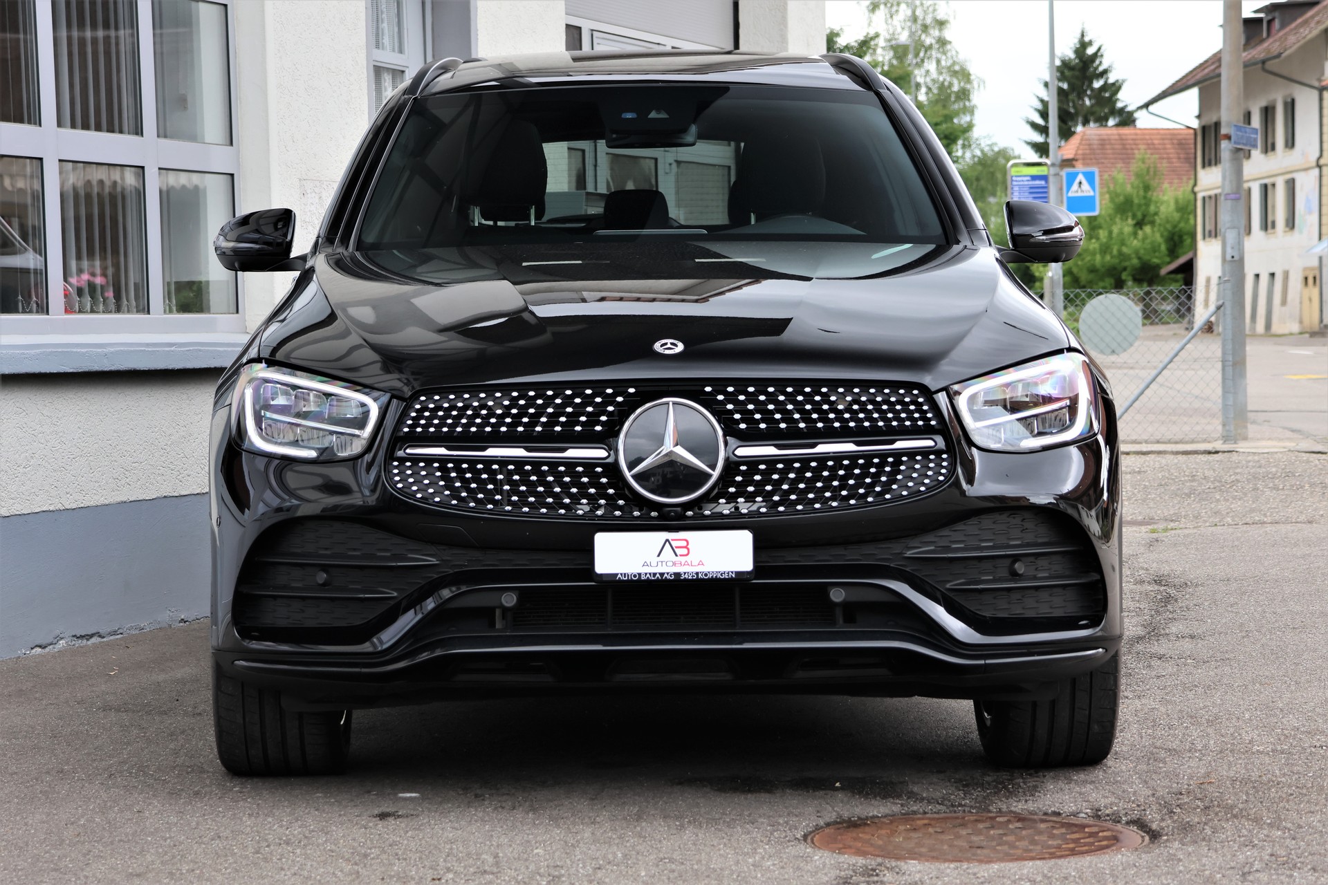 MERCEDES-BENZ GLC 220 d AMG Line 4Matic 9G-Tronic (CH) + 2.5T AHK-image-1