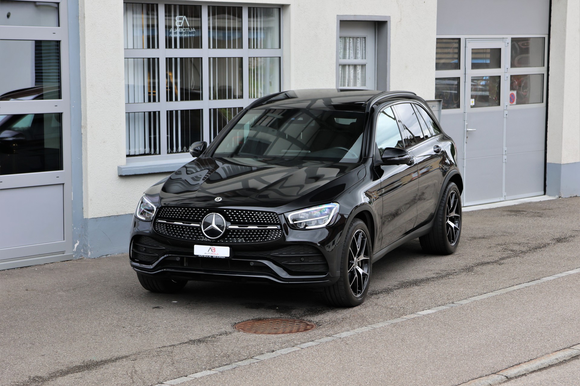 MERCEDES-BENZ GLC 220 d AMG Line 4Matic 9G-Tronic (CH) + 2.5T AHK-image-0