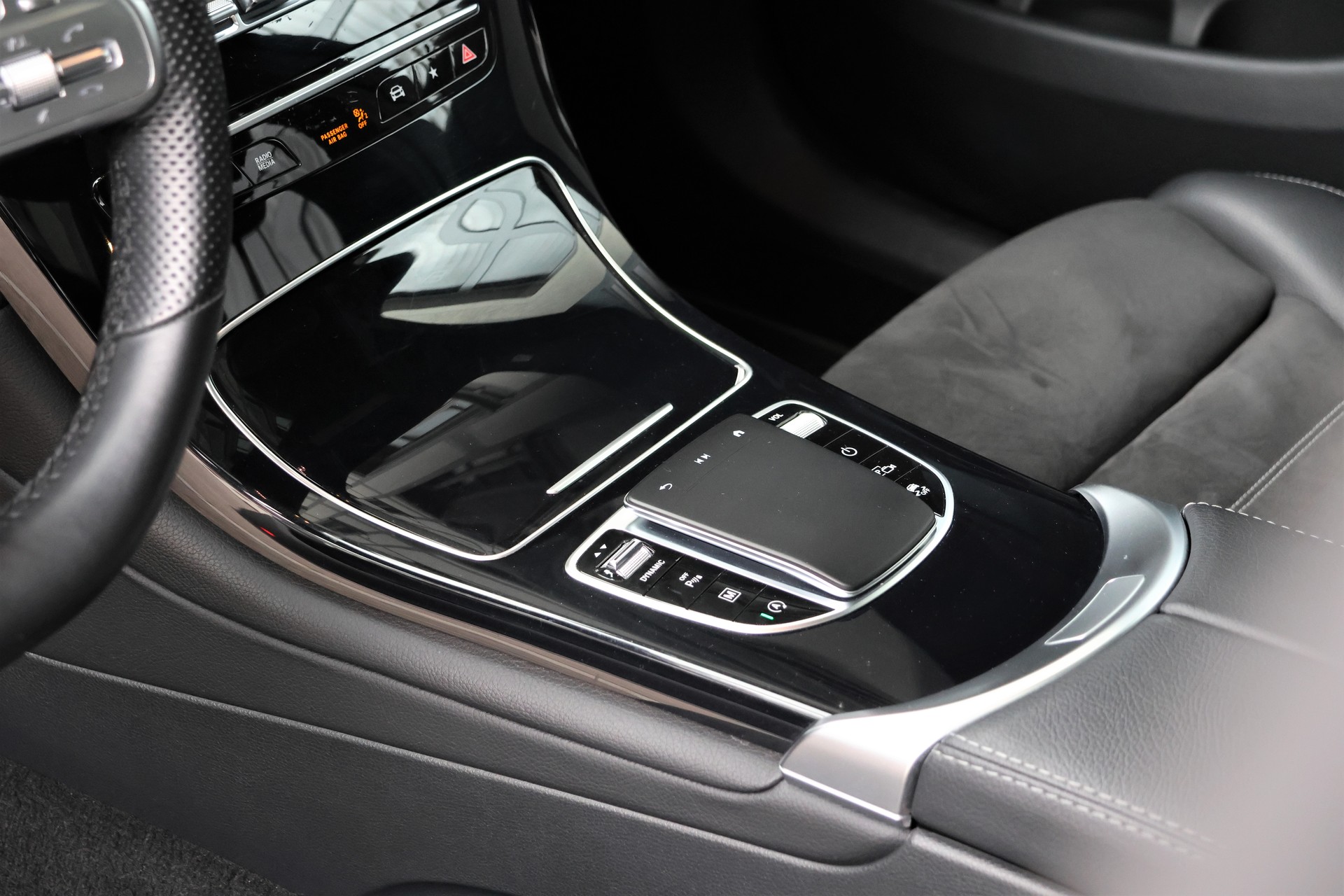 MERCEDES-BENZ GLC 220 d AMG Line 4Matic 9G-Tronic (CH) + 2.5T AHK-image-10