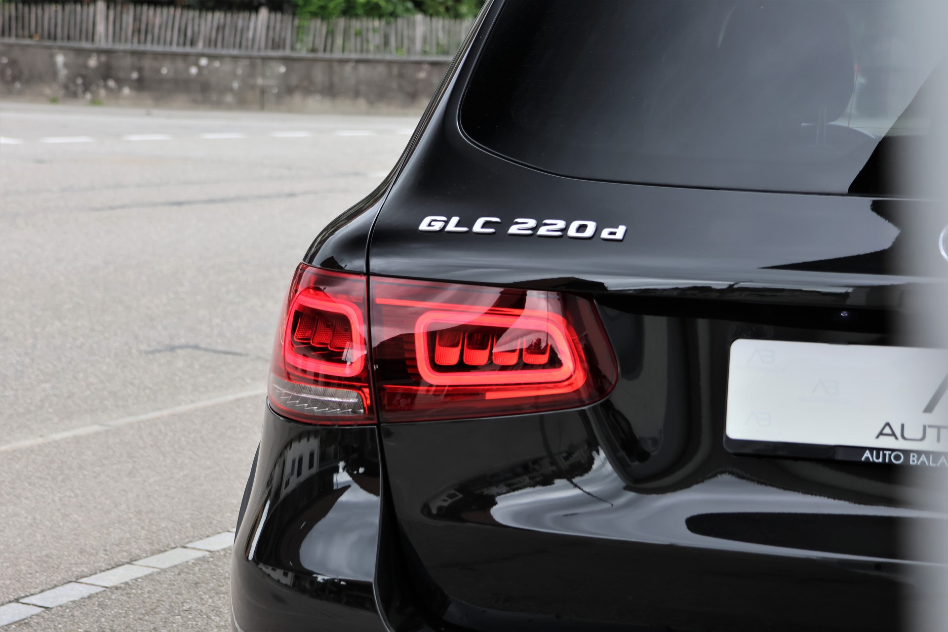 MERCEDES-BENZ GLC 220 d AMG Line 4Matic 9G-Tronic (CH) + 2.5T AHK-image-5