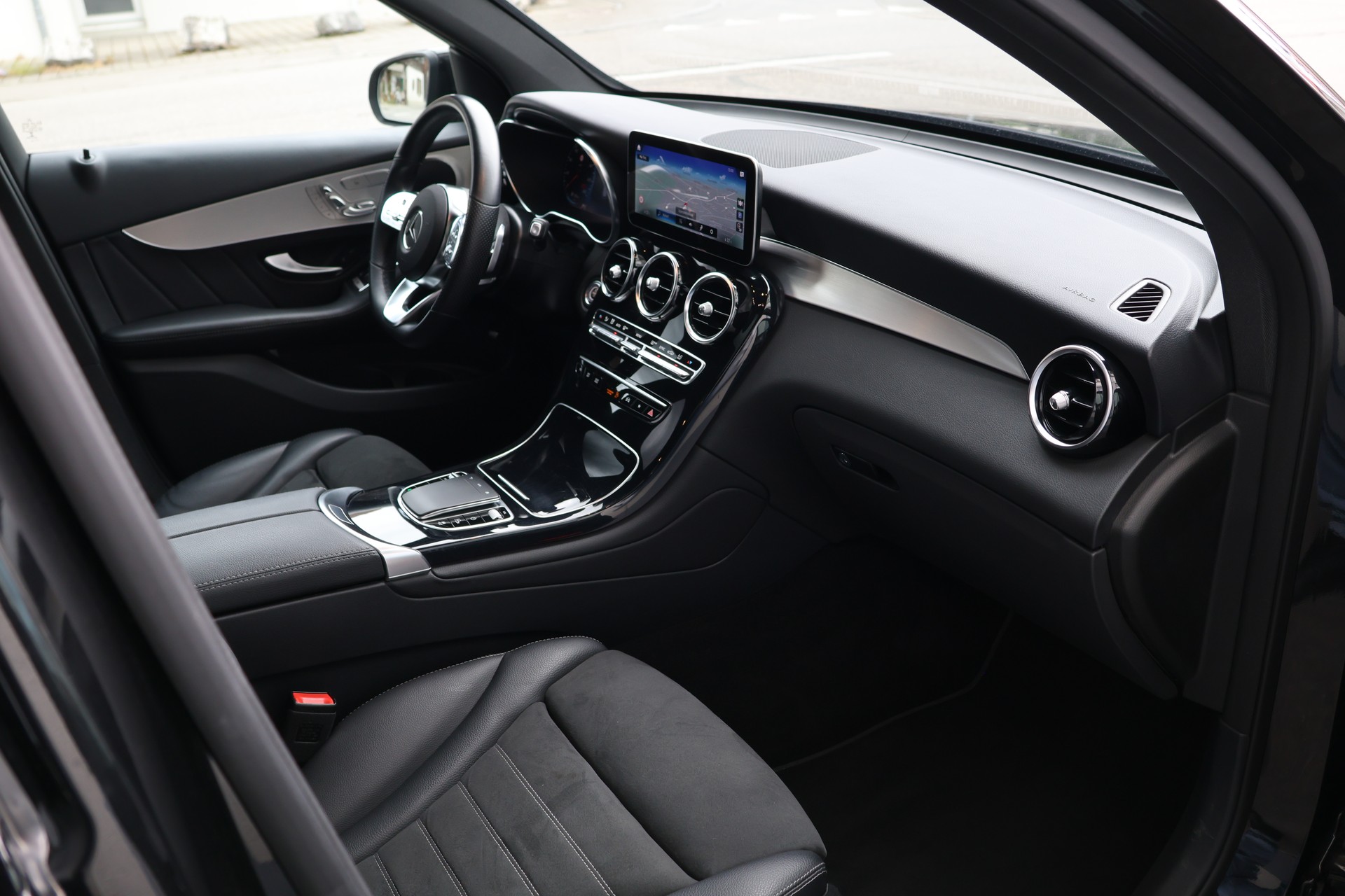 MERCEDES-BENZ GLC 220 d AMG Line 4Matic 9G-Tronic (CH) + 2.5T AHK-image-18