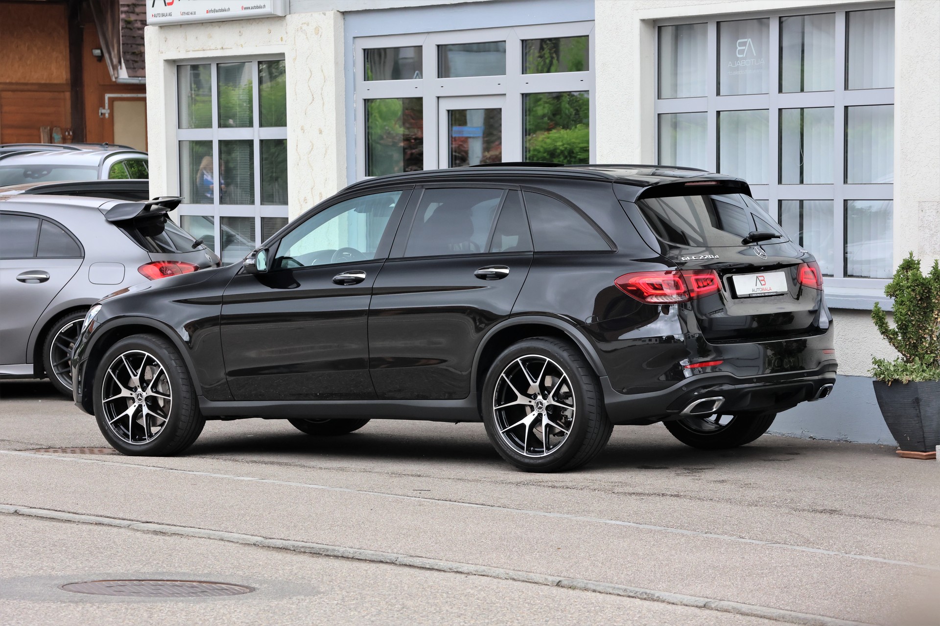 MERCEDES-BENZ GLC 220 d AMG Line 4Matic 9G-Tronic (CH) + 2.5T AHK-image-4