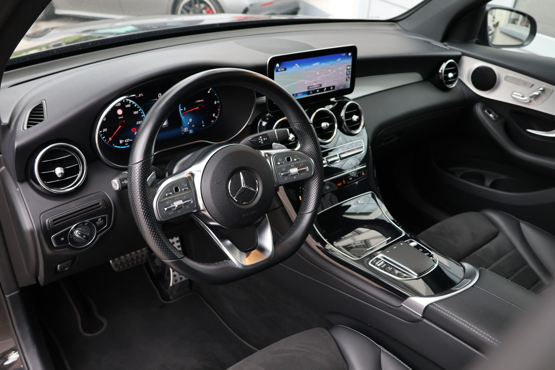 MERCEDES-BENZ GLC 220 d AMG Line 4Matic 9G-Tronic (CH) + 2.5T AHK-image-9