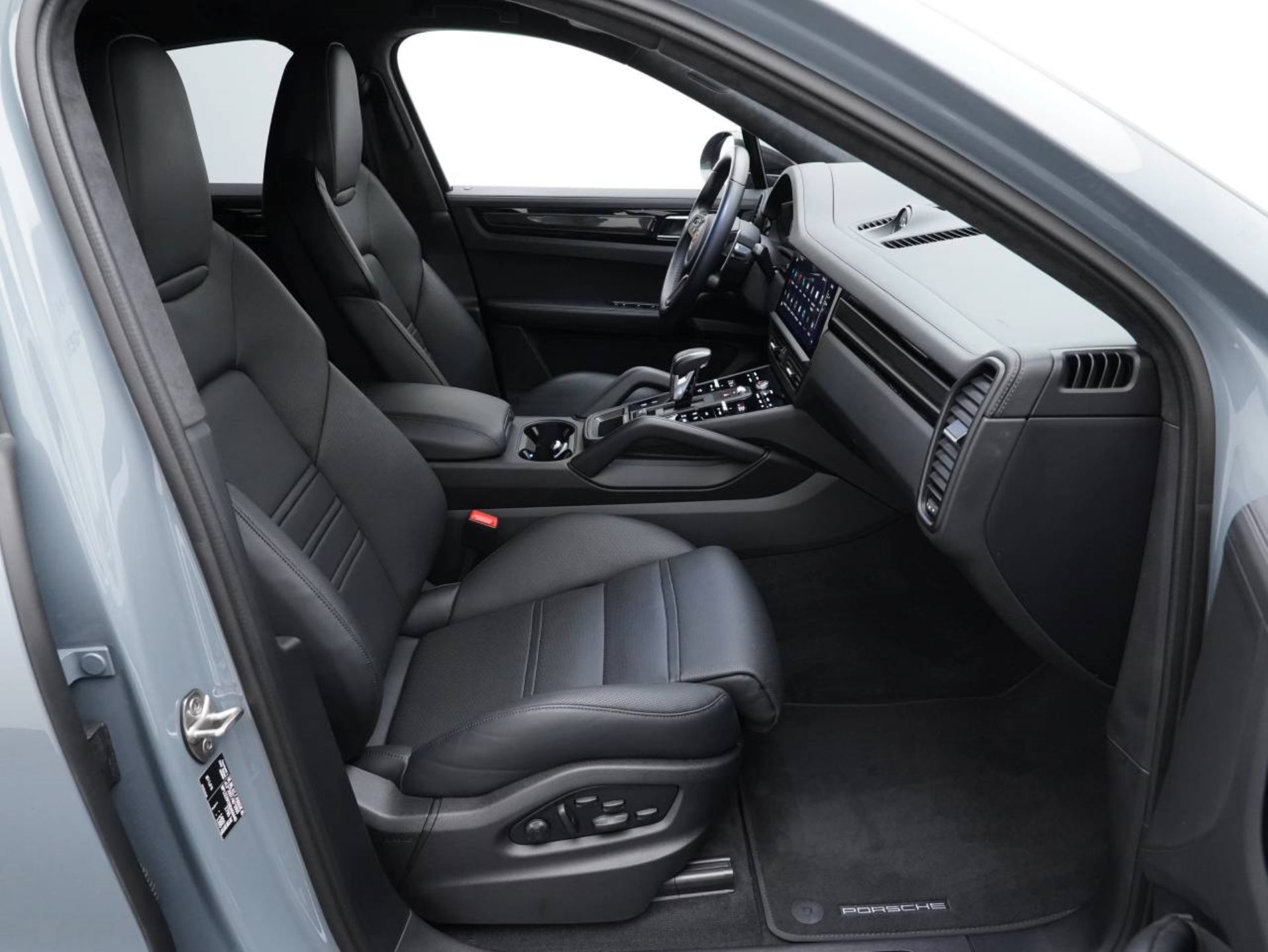 PORSCHE Cayenne Turbo GT-image-24