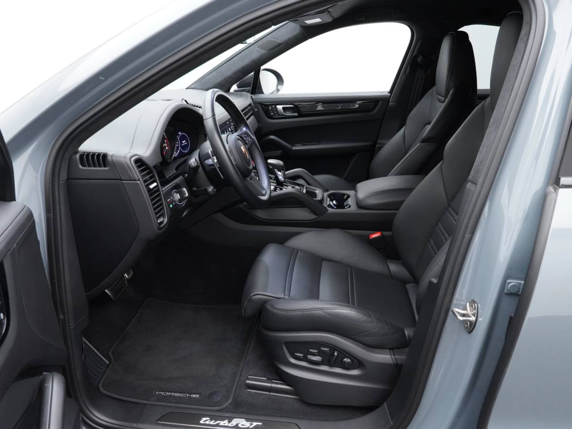 PORSCHE Cayenne Turbo GT-image-4
