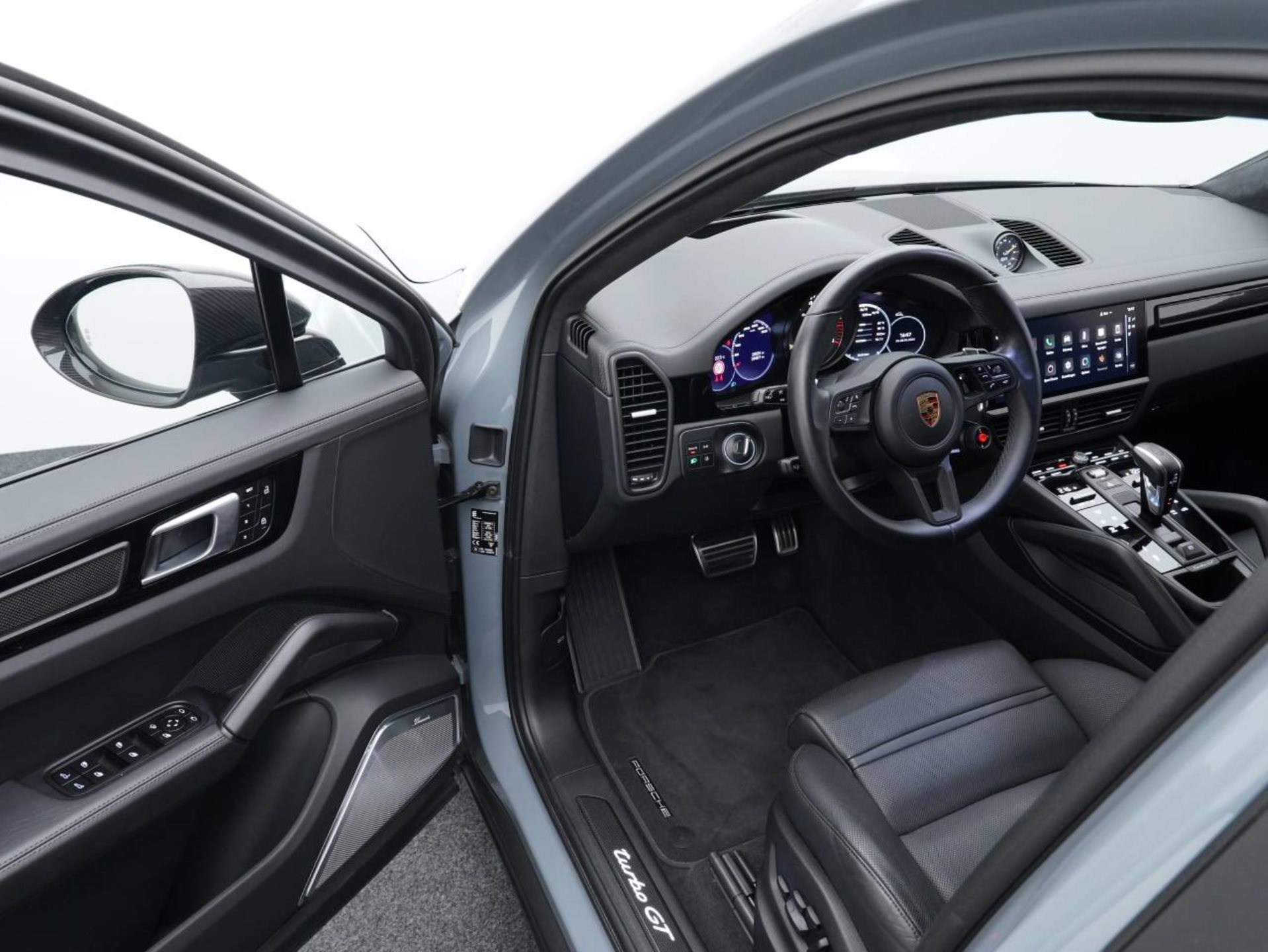 PORSCHE Cayenne Turbo GT-image-3