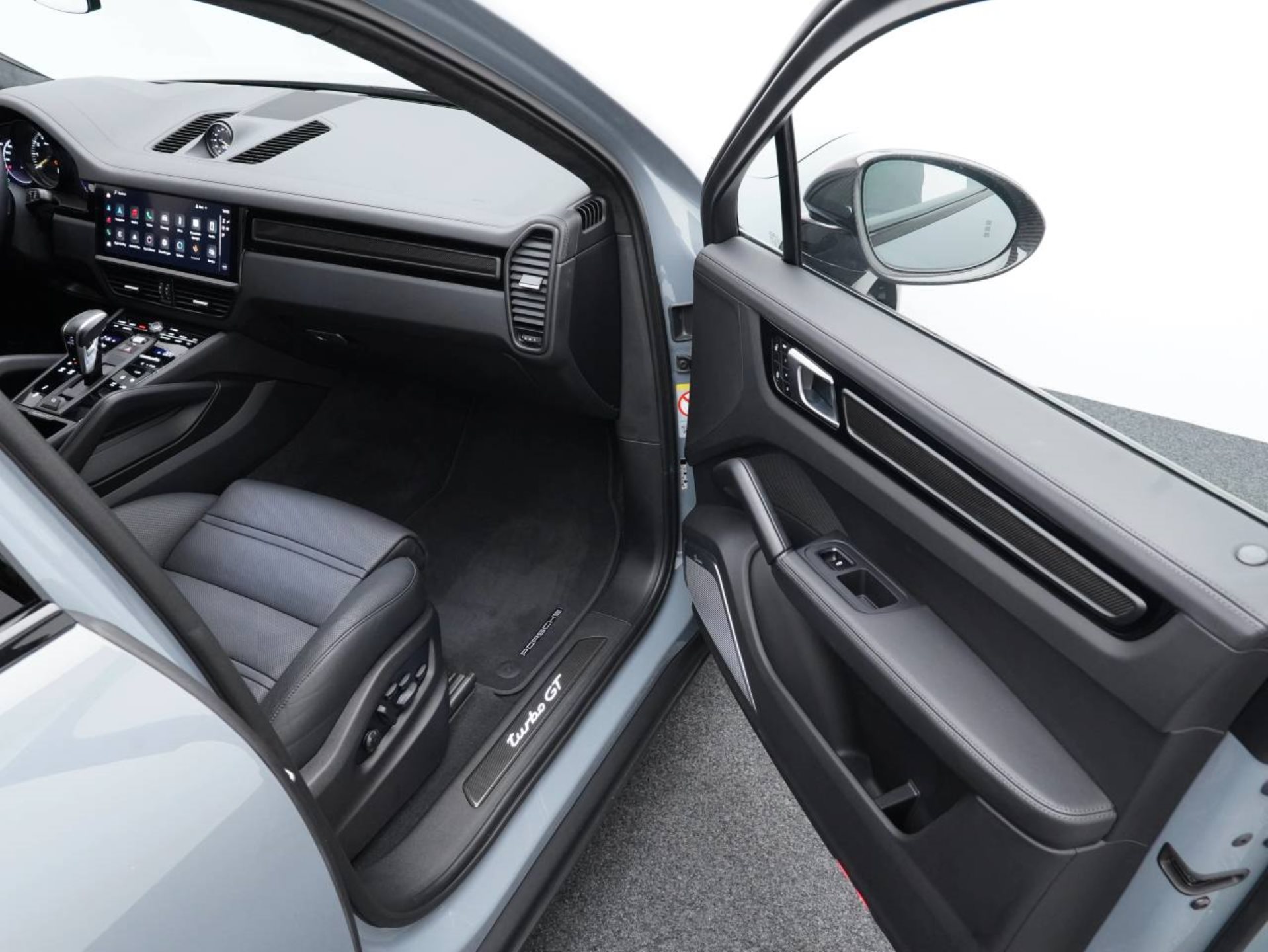 PORSCHE Cayenne Turbo GT-image-22