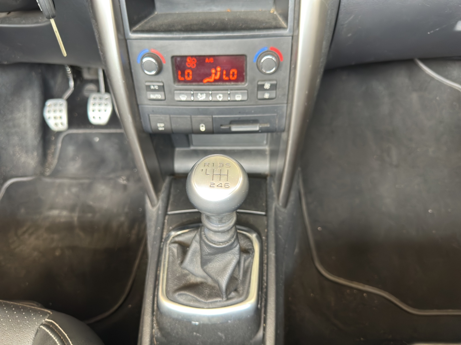 PEUGEOT 207 CC 1.6 16V Turbo Sport-image-9